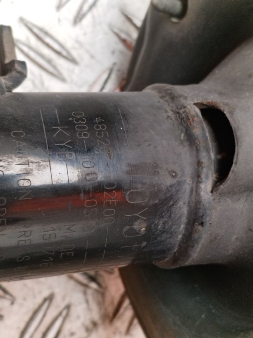 AMORTIGUADOR DELANTERO IZQUIERDO 135622