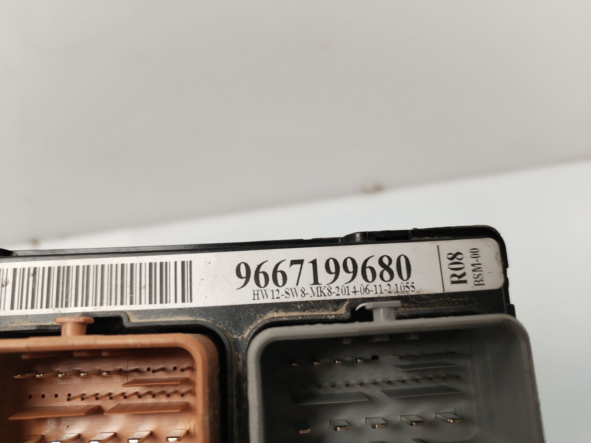 CAJA RELES / FUSIBLES 135702