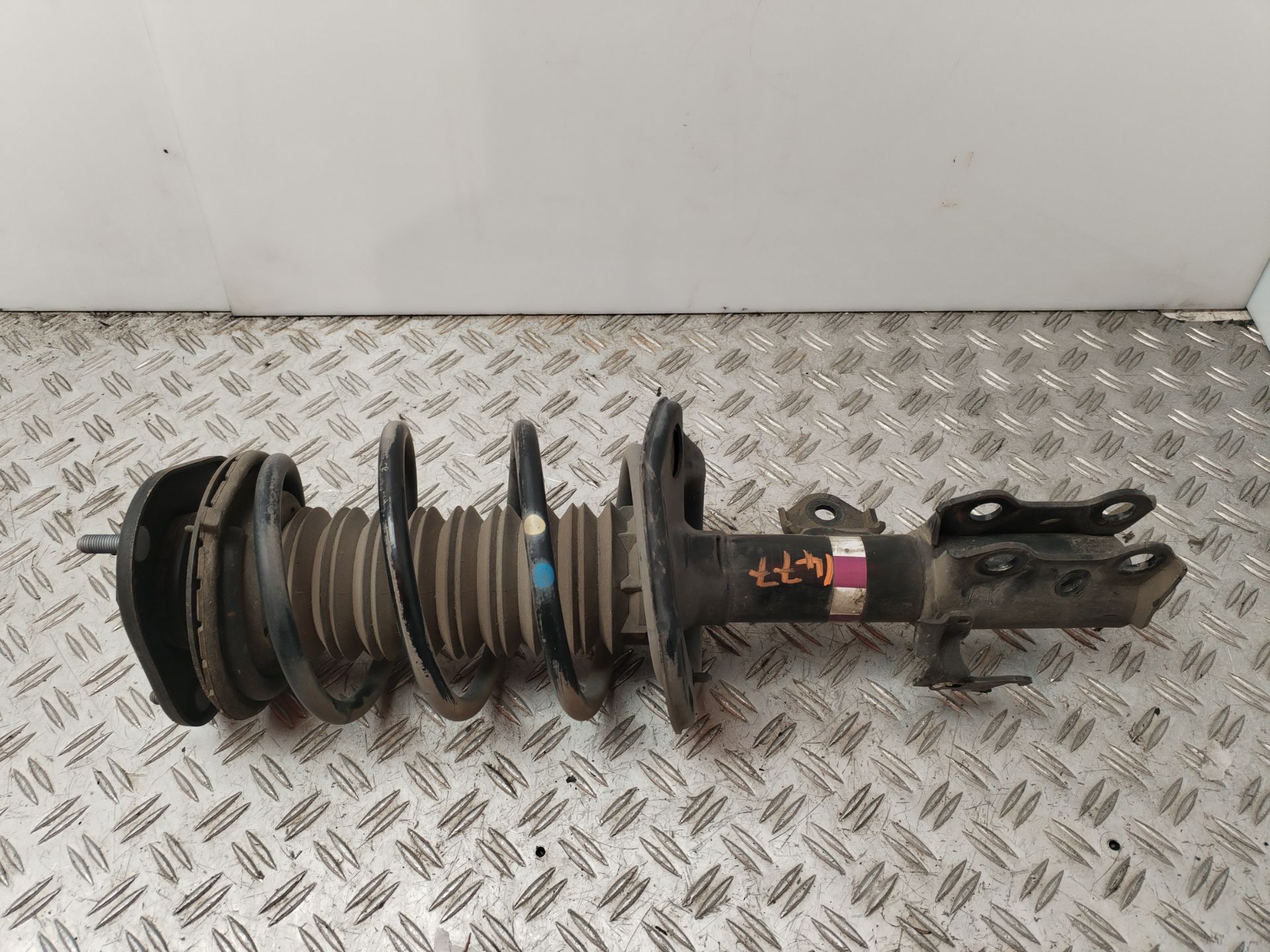 AMORTIGUADOR DELANTERO DERECHO 135620