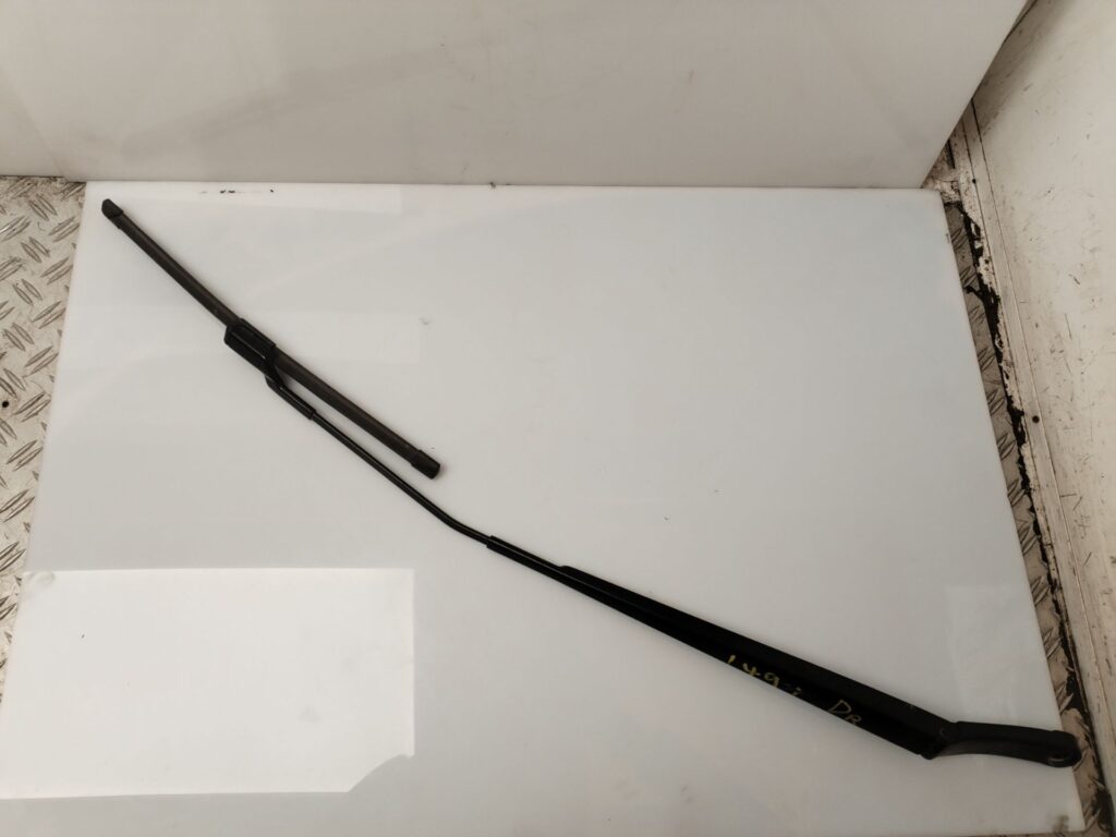 BRAZO LIMPIA DELANTERO DERECHO 135683