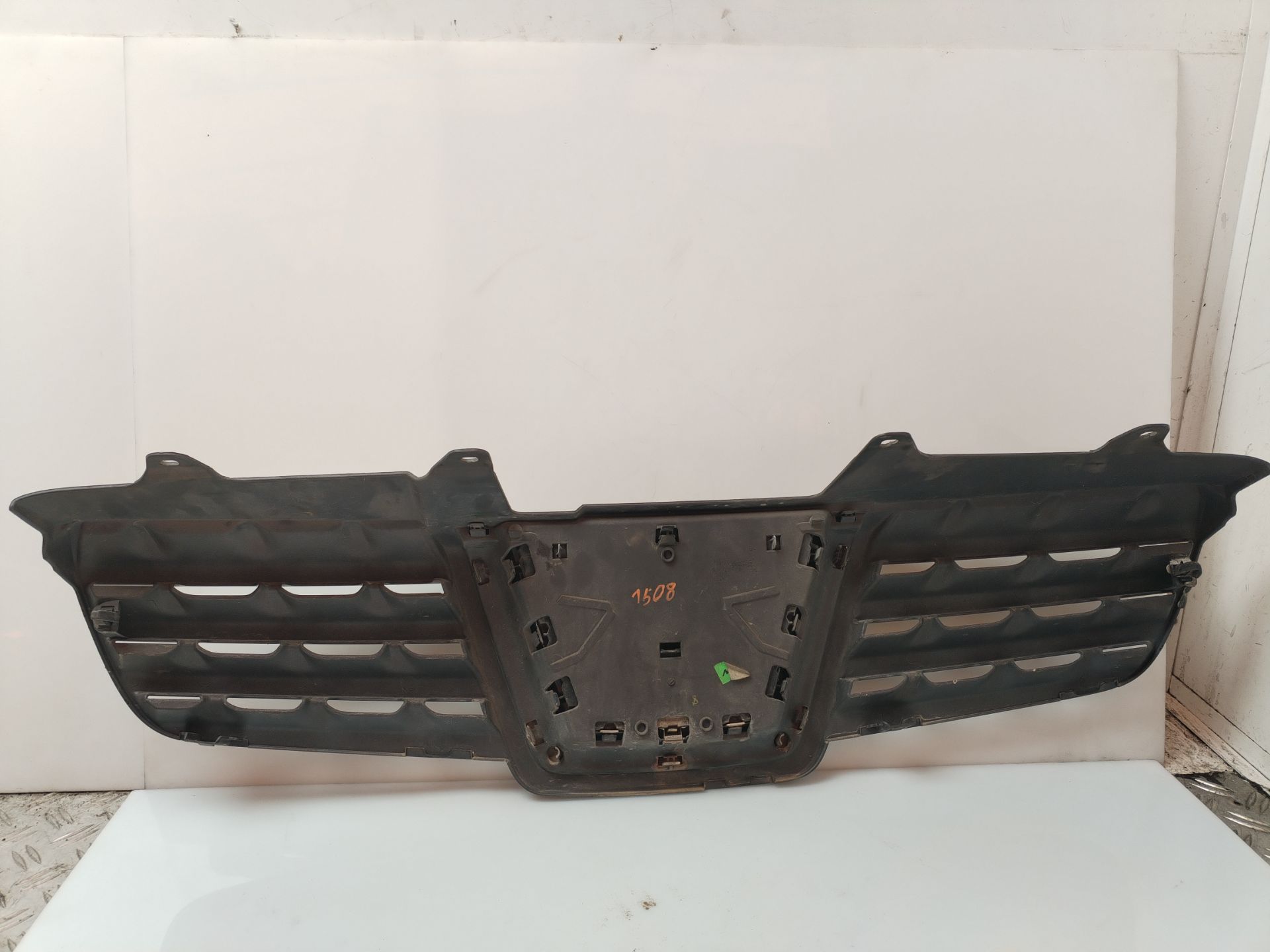 REJILLA DELANTERA 135357