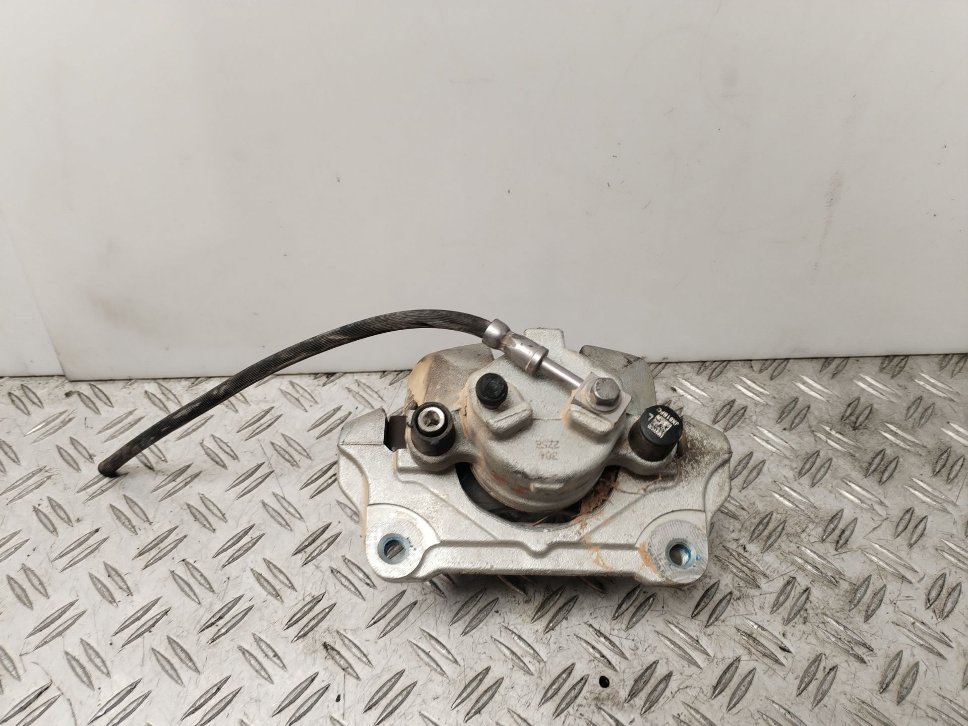 PINZA DE FRENO DELANTERA IZQUIERDA 135226