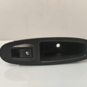 MANDO ELEVALUNAS TRASERO DERECHO 135573