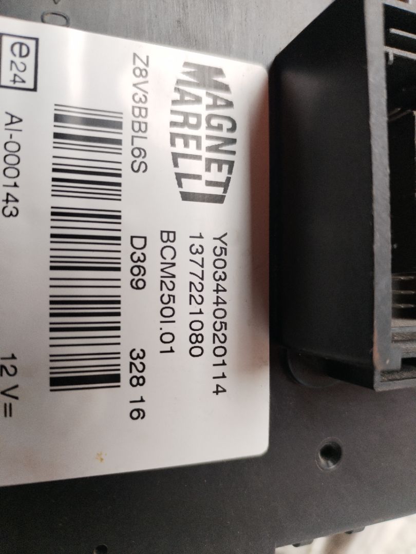 CAJA RELES / FUSIBLES 134833