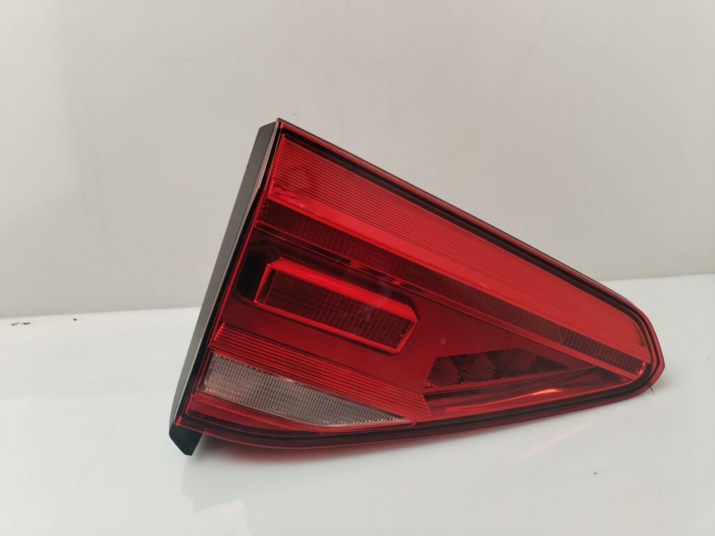 PILOTO TRASERO IZQUIERDO INTERIOR 135535