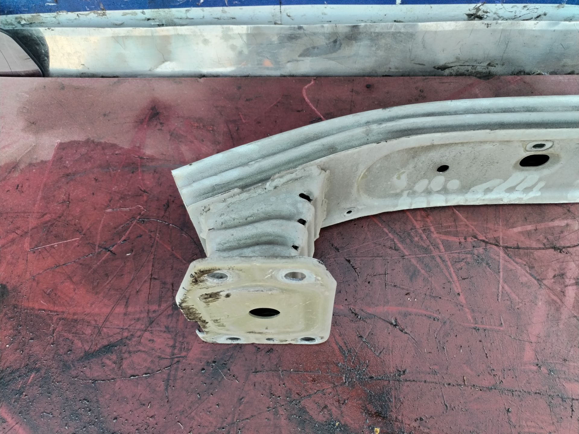 REFUERZO PARAGOLPES DELANTERO 134279