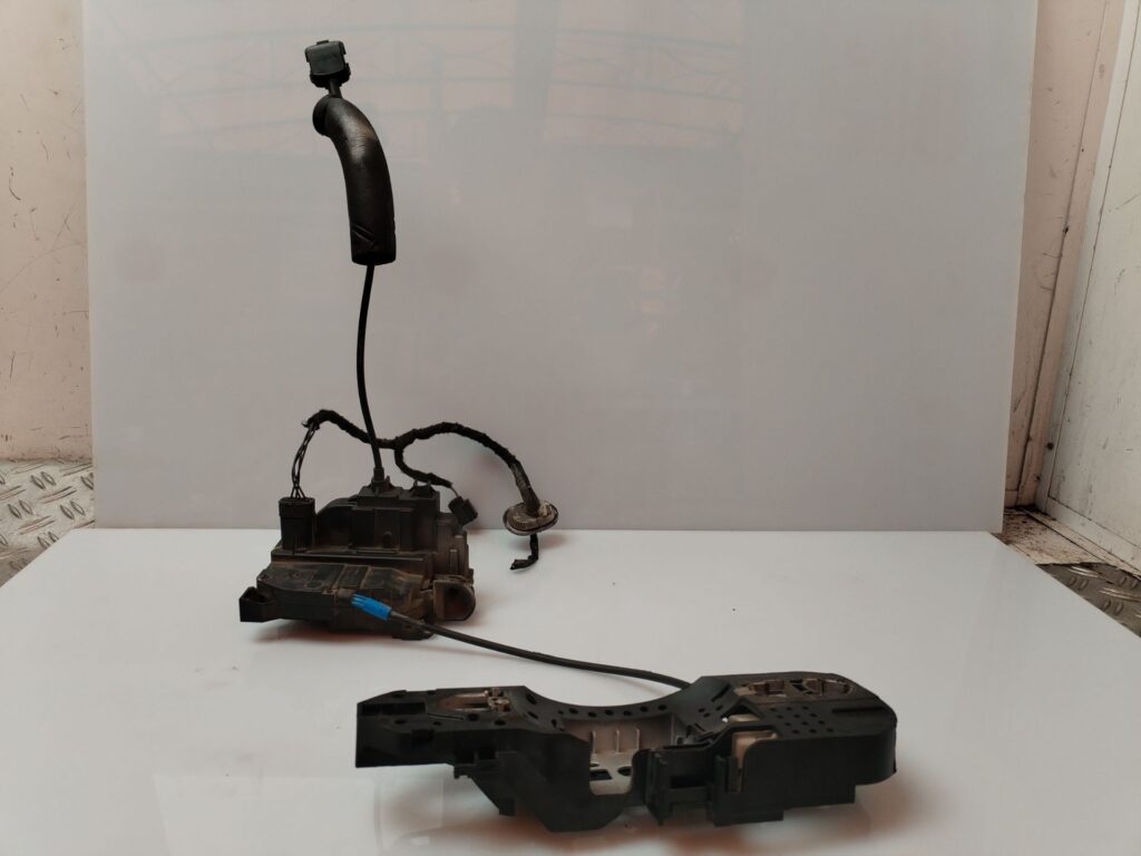 CERRADURA PUERTA DELANTERA IZQUIERDA 133037