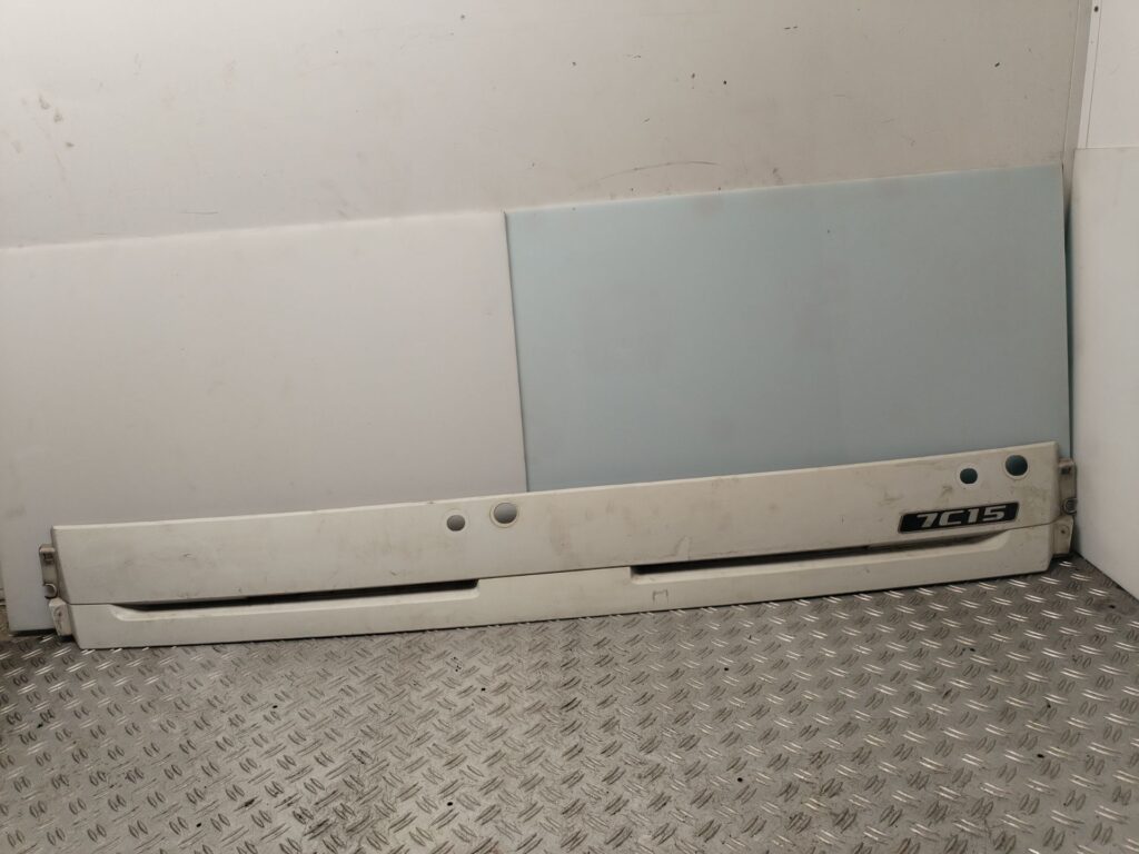 REJILLA DELANTERA 134864