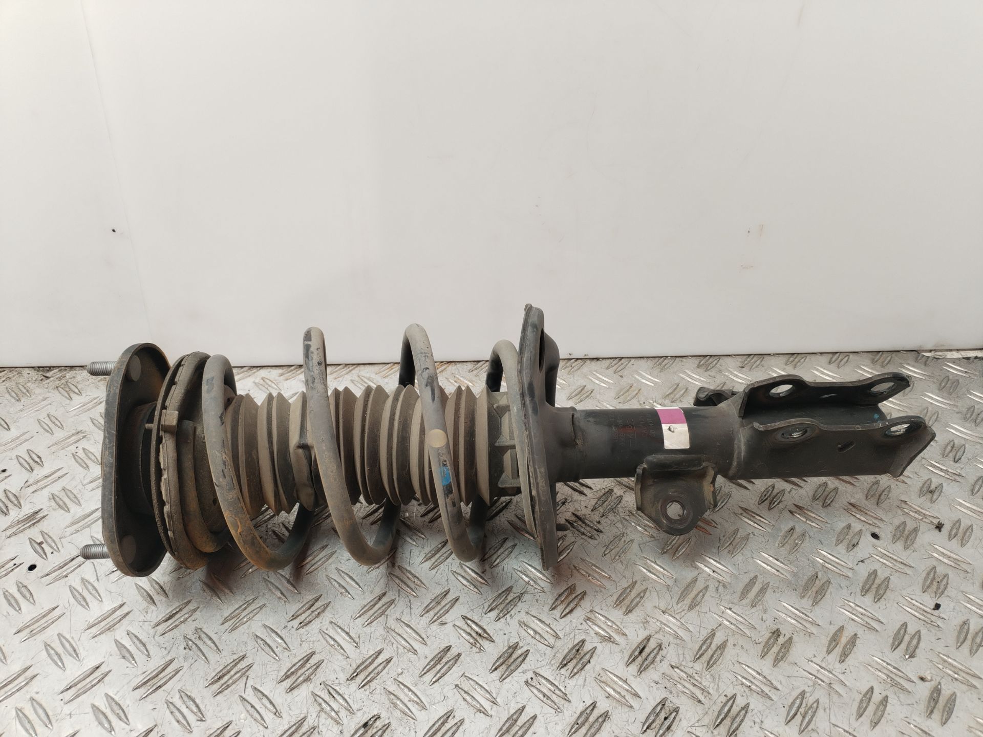 AMORTIGUADOR DELANTERO IZQUIERDO 135622