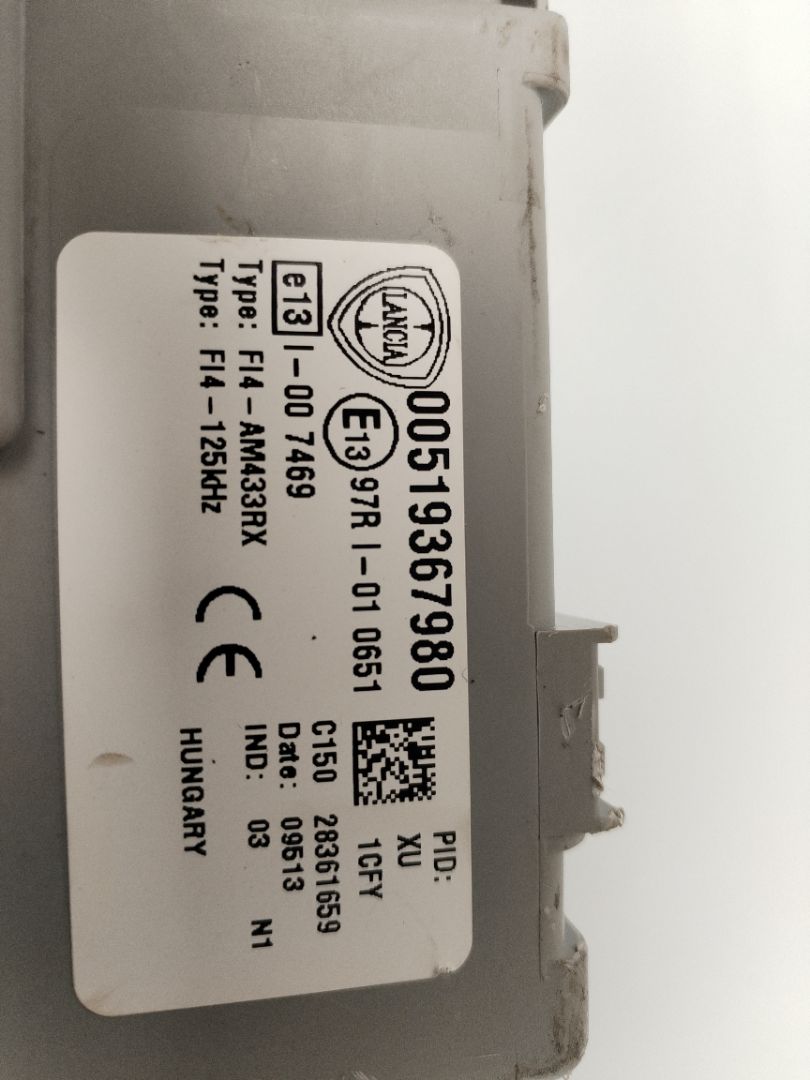 CAJA RELES / FUSIBLES 135587