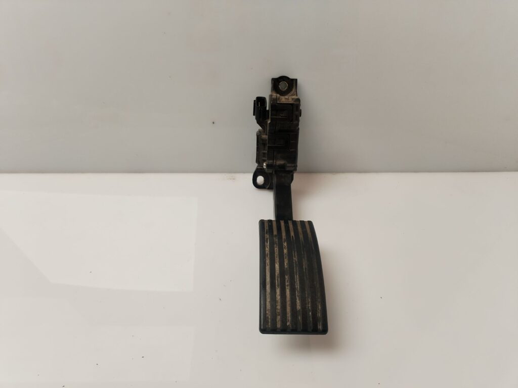 PEDAL ACELERADOR 134695