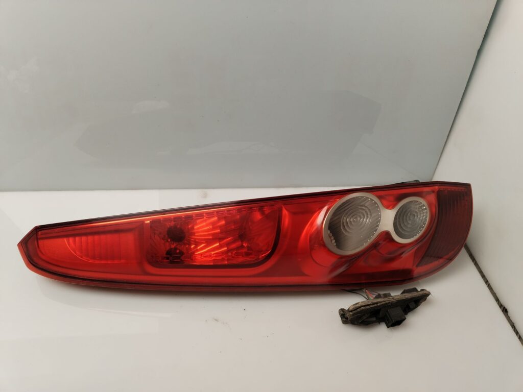 PILOTO TRASERO IZQUIERDO 134700