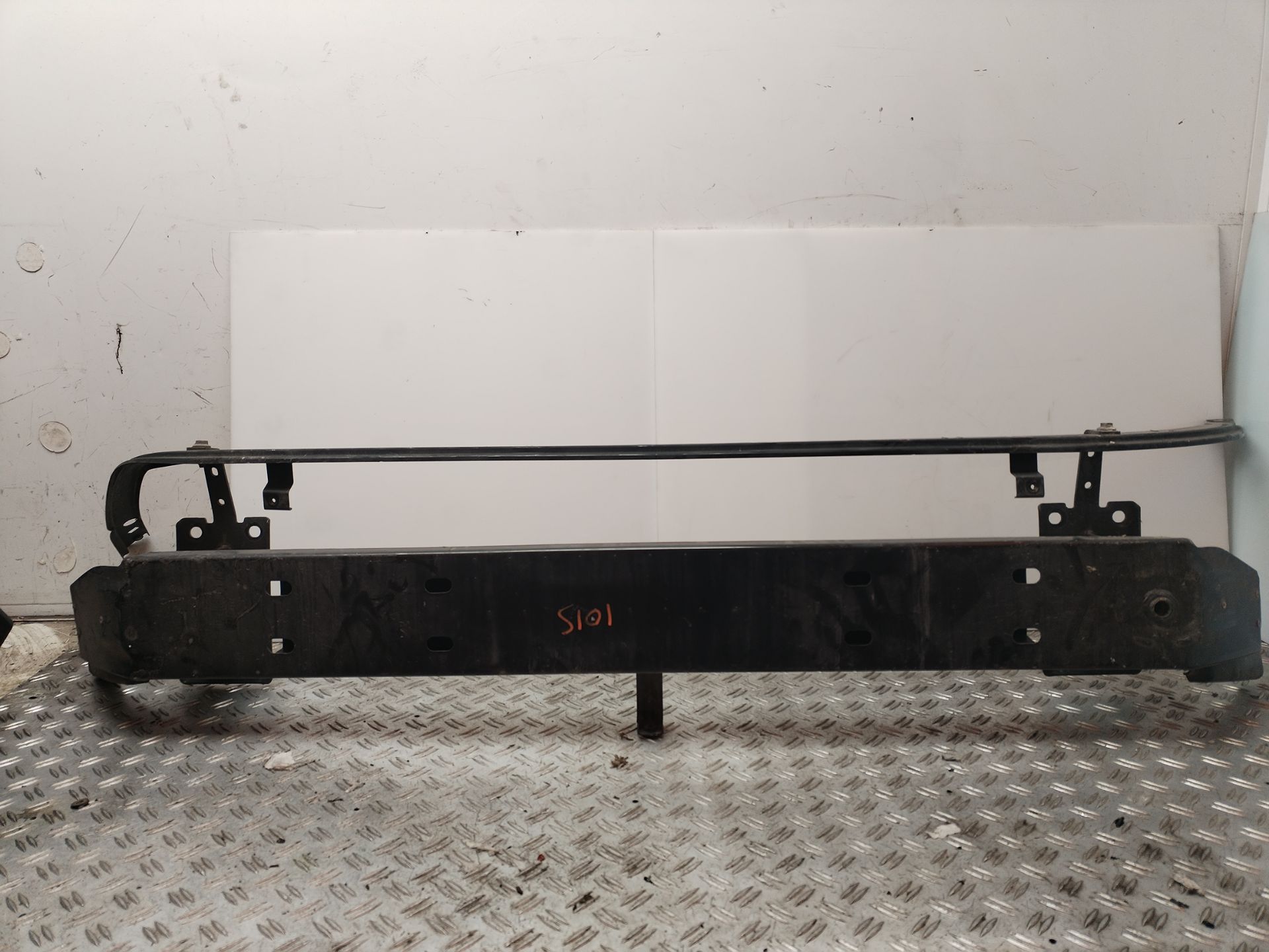 REFUERZO PARAGOLPES DELANTERO 135599