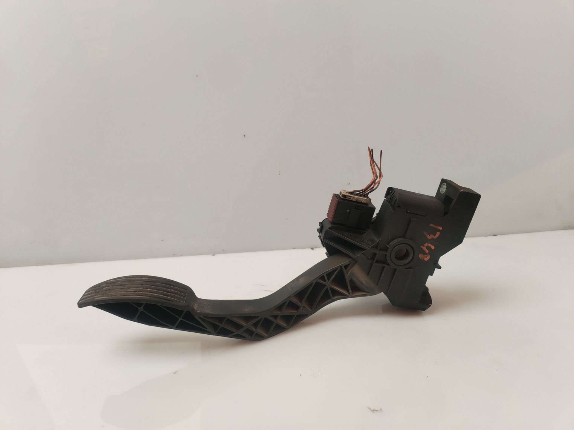 PEDAL ACELERADOR 134976