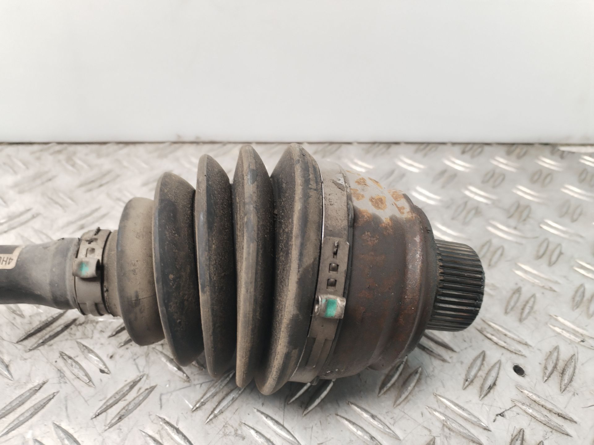 TRANSMISION DELANTERA IZQUIERDA 135480