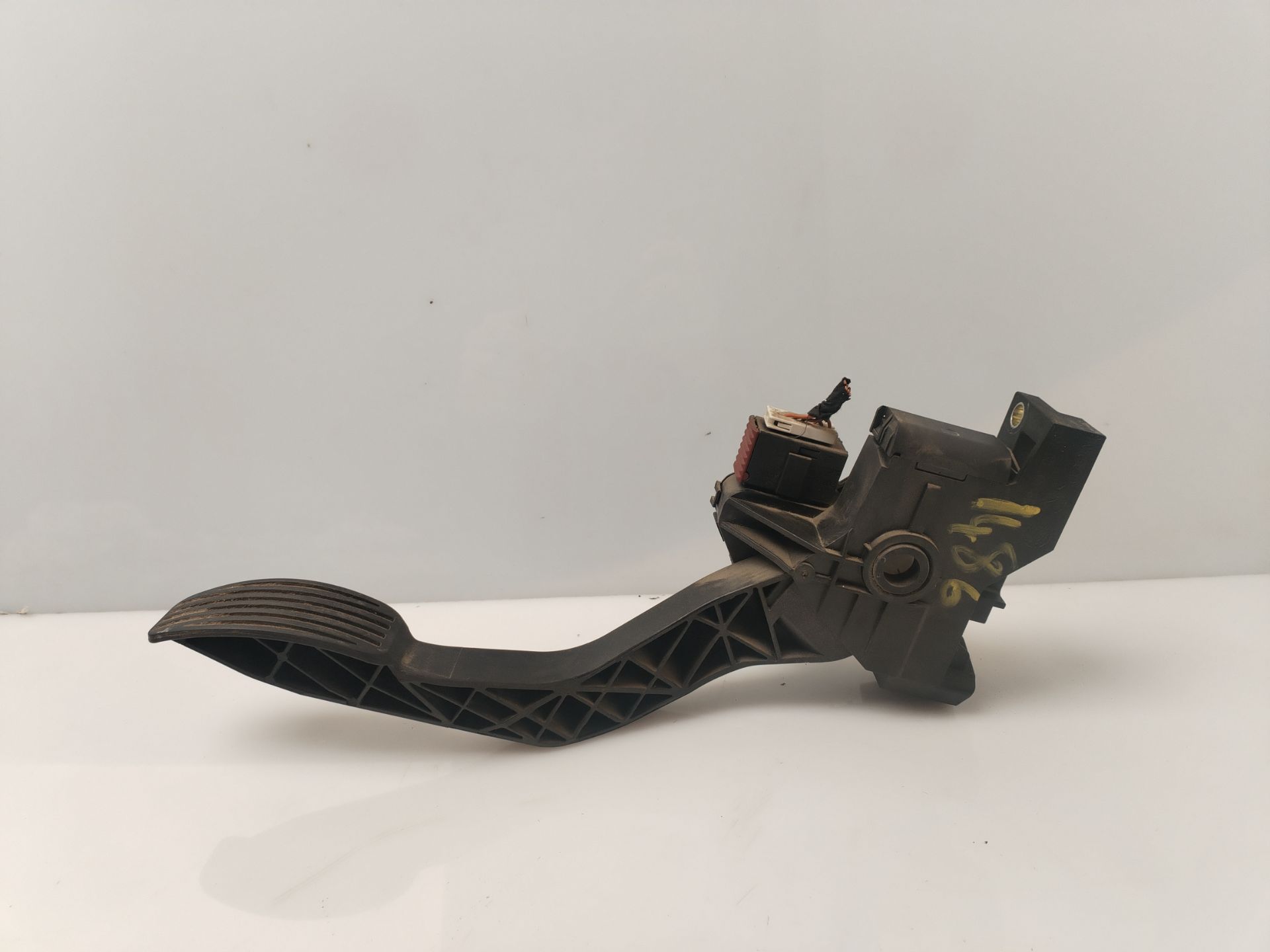 PEDAL ACELERADOR 135167