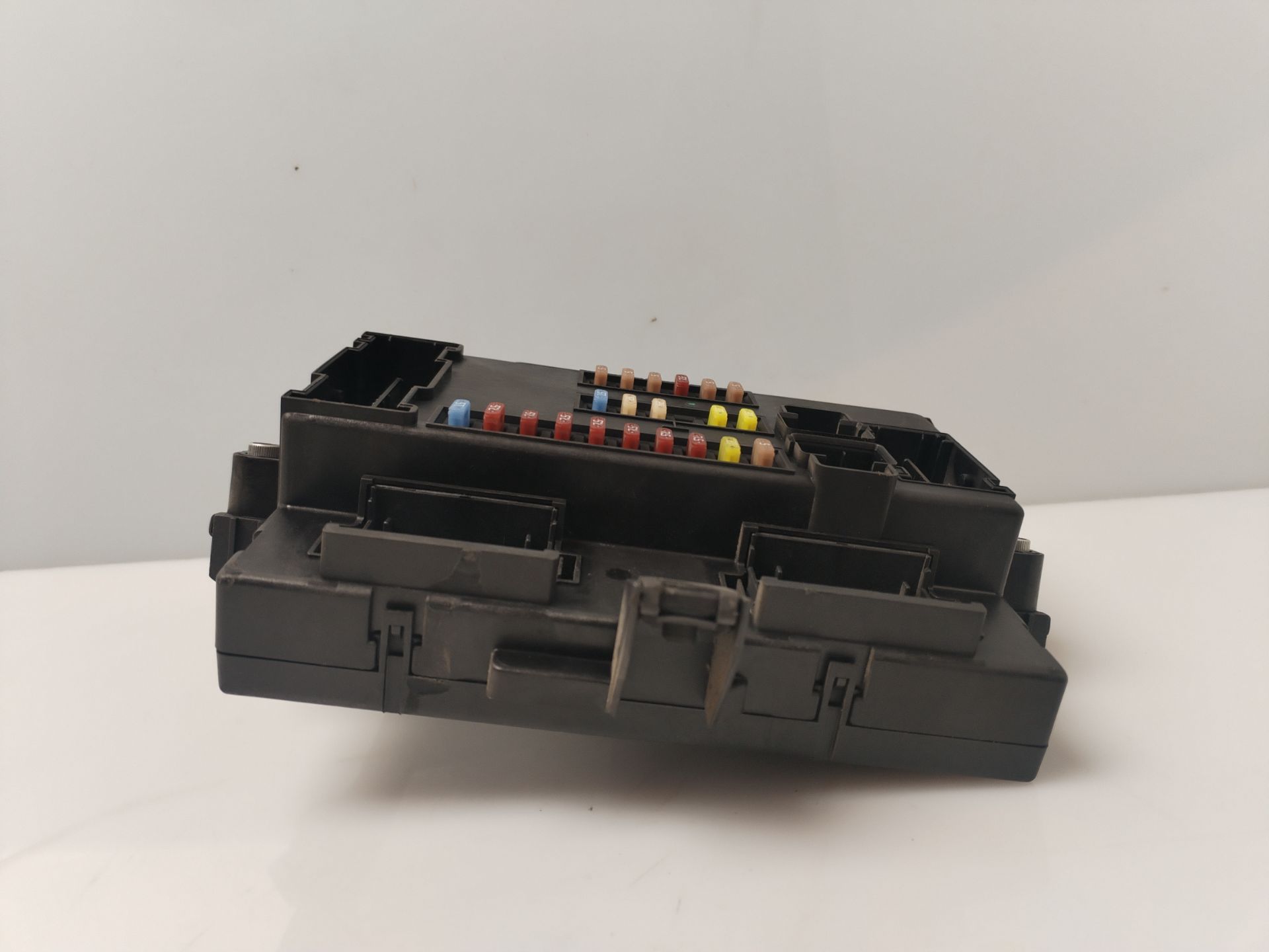 CAJA RELES / FUSIBLES 135157