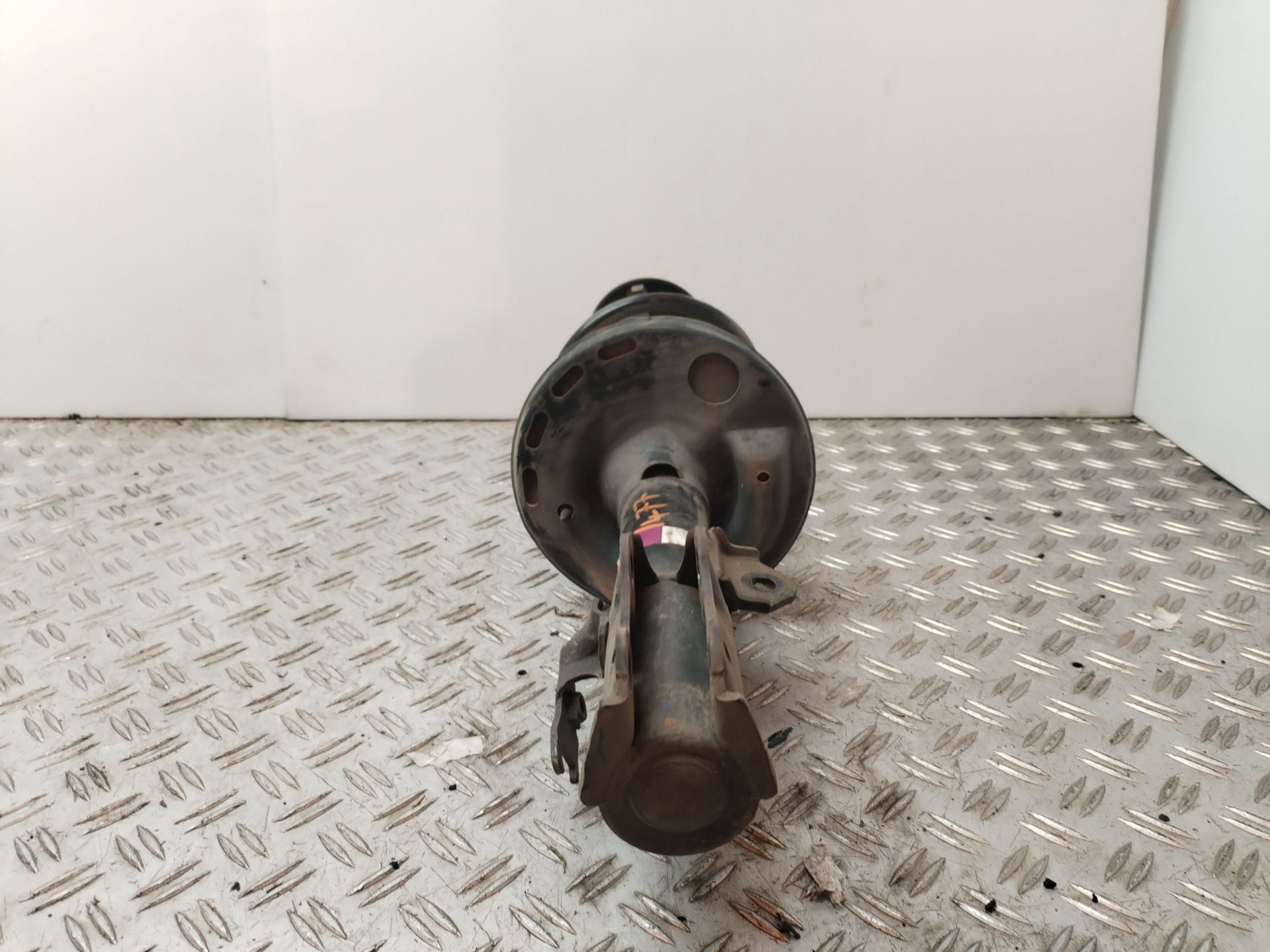 AMORTIGUADOR DELANTERO DERECHO 135620