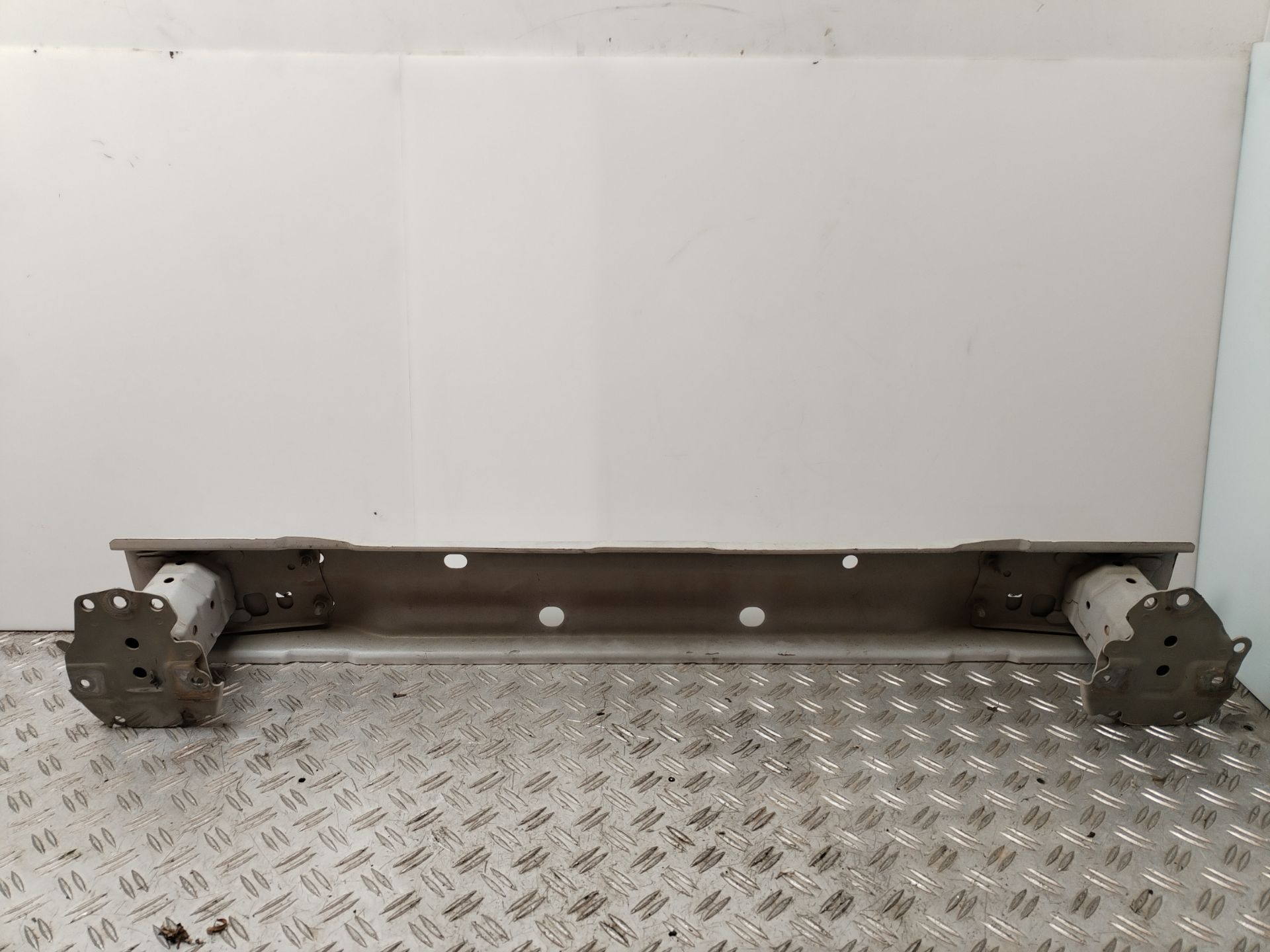 REFUERZO PARAGOLPES TRASERO 135625