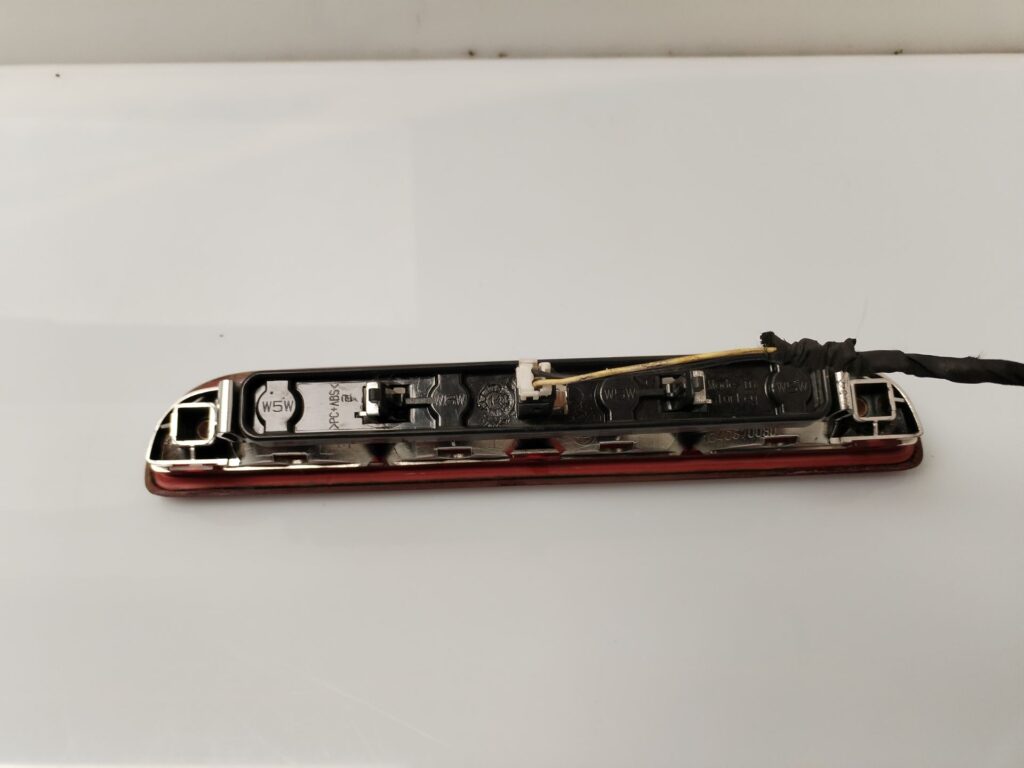 LUZ CENTRAL DE FRENO 135779