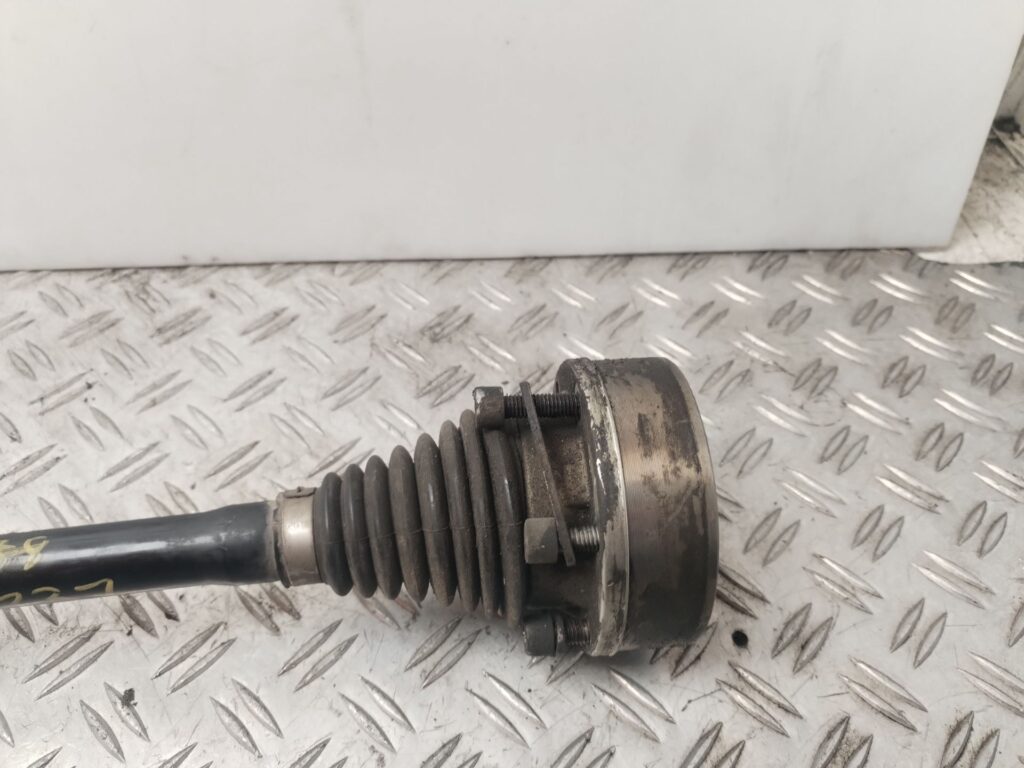 TRANSMISION DELANTERA IZQUIERDA 135223