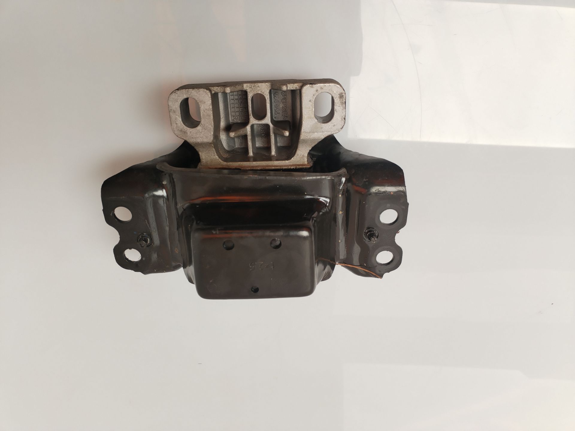 SOPORTE MOTOR IZQUIERDO 135630