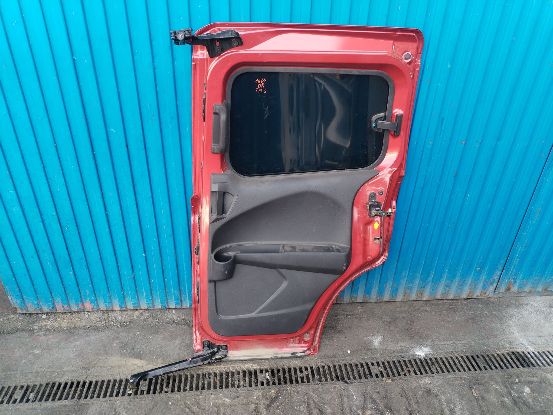 PUERTA TRASERA DERECHA 134945