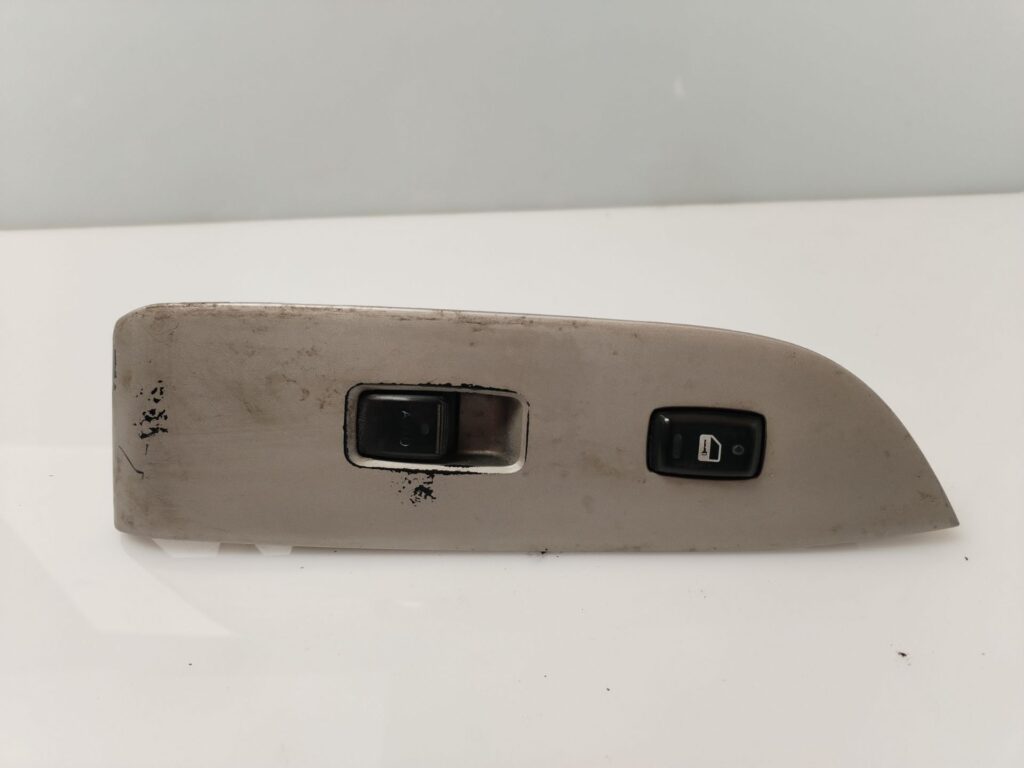 MANDO ELEVALUNAS DELANTERO DERECHO 134625