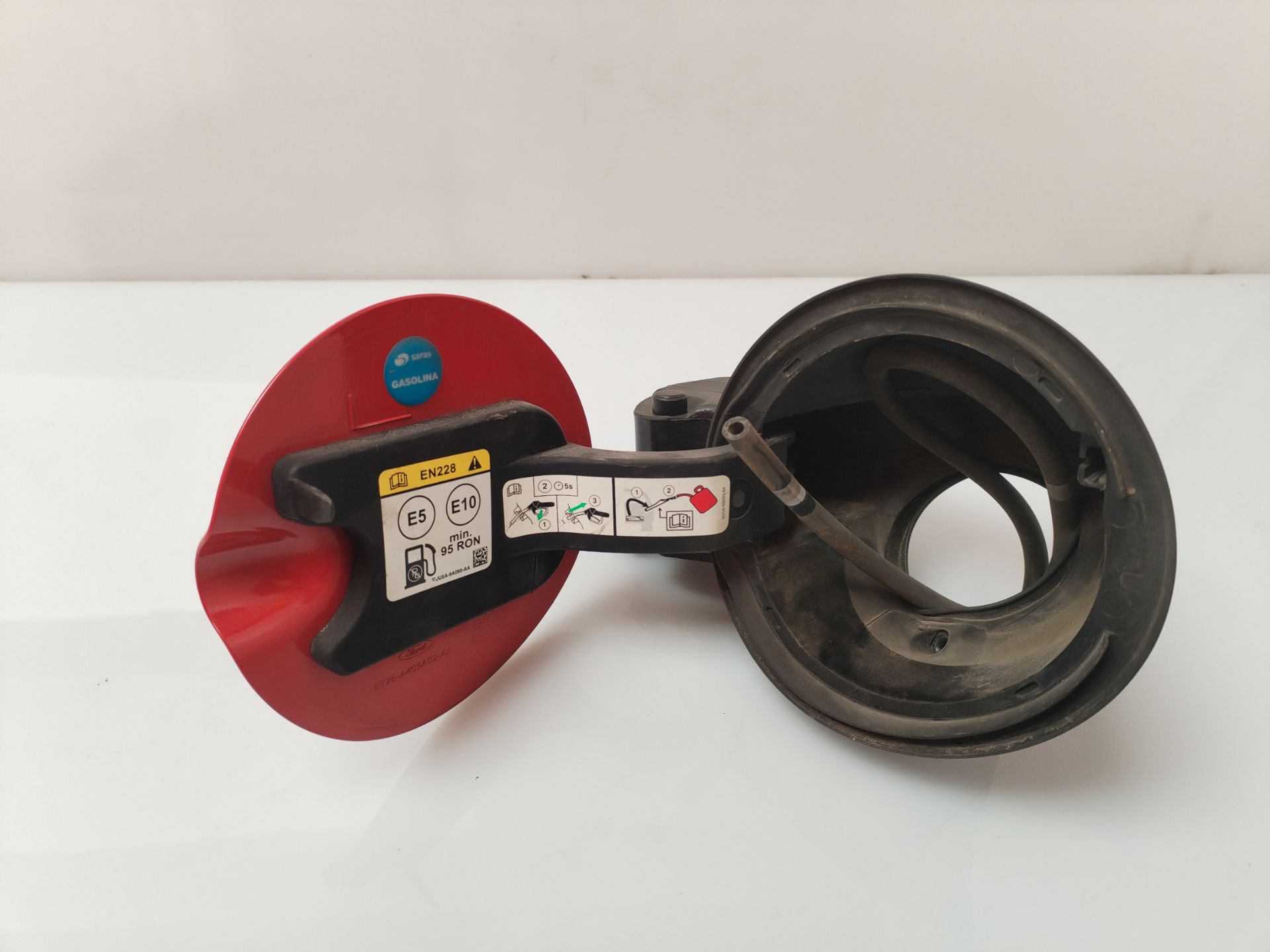 TAPA EXTERIOR COMBUSTIBLE 135367