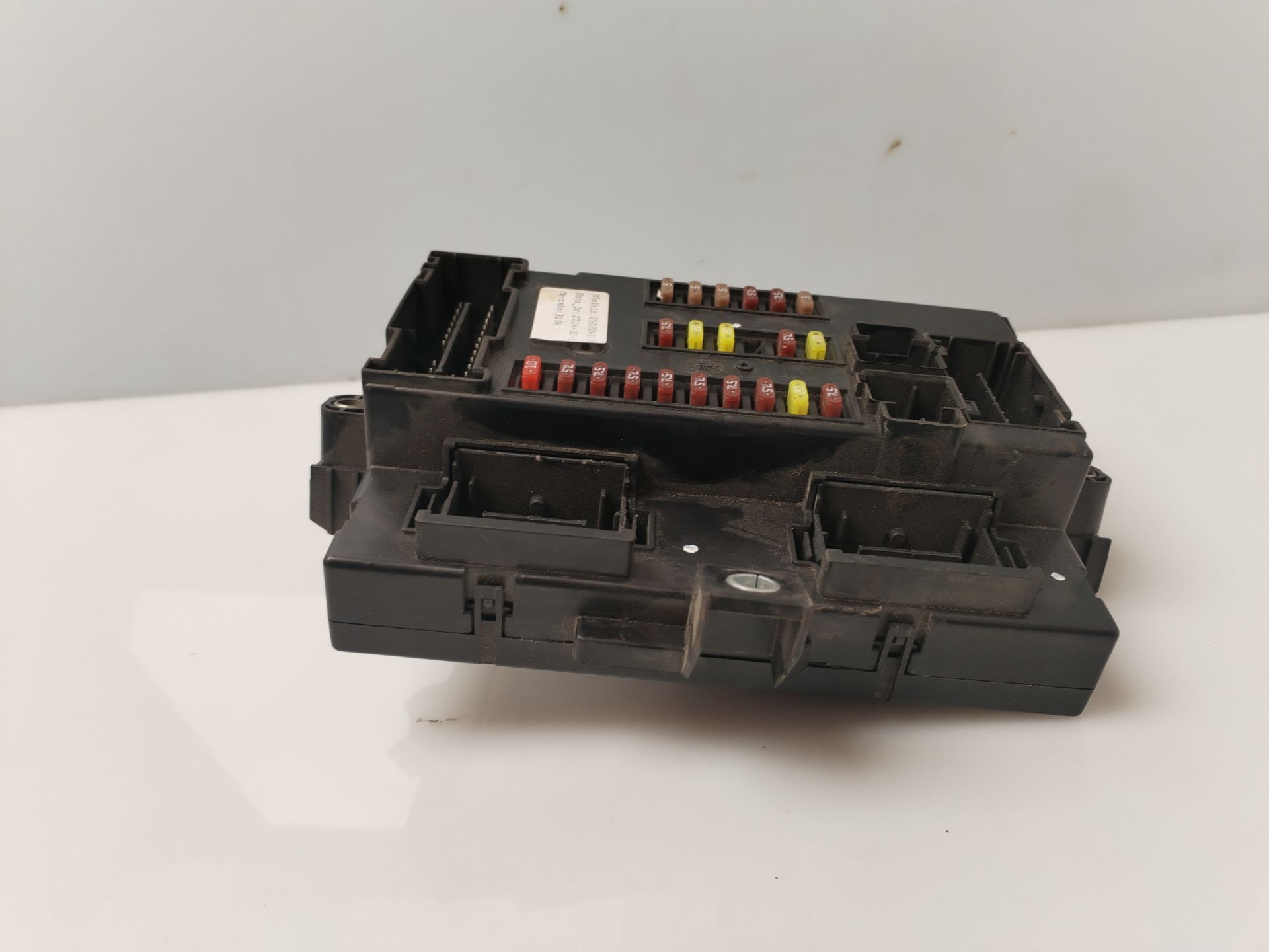 CAJA RELES / FUSIBLES 134833