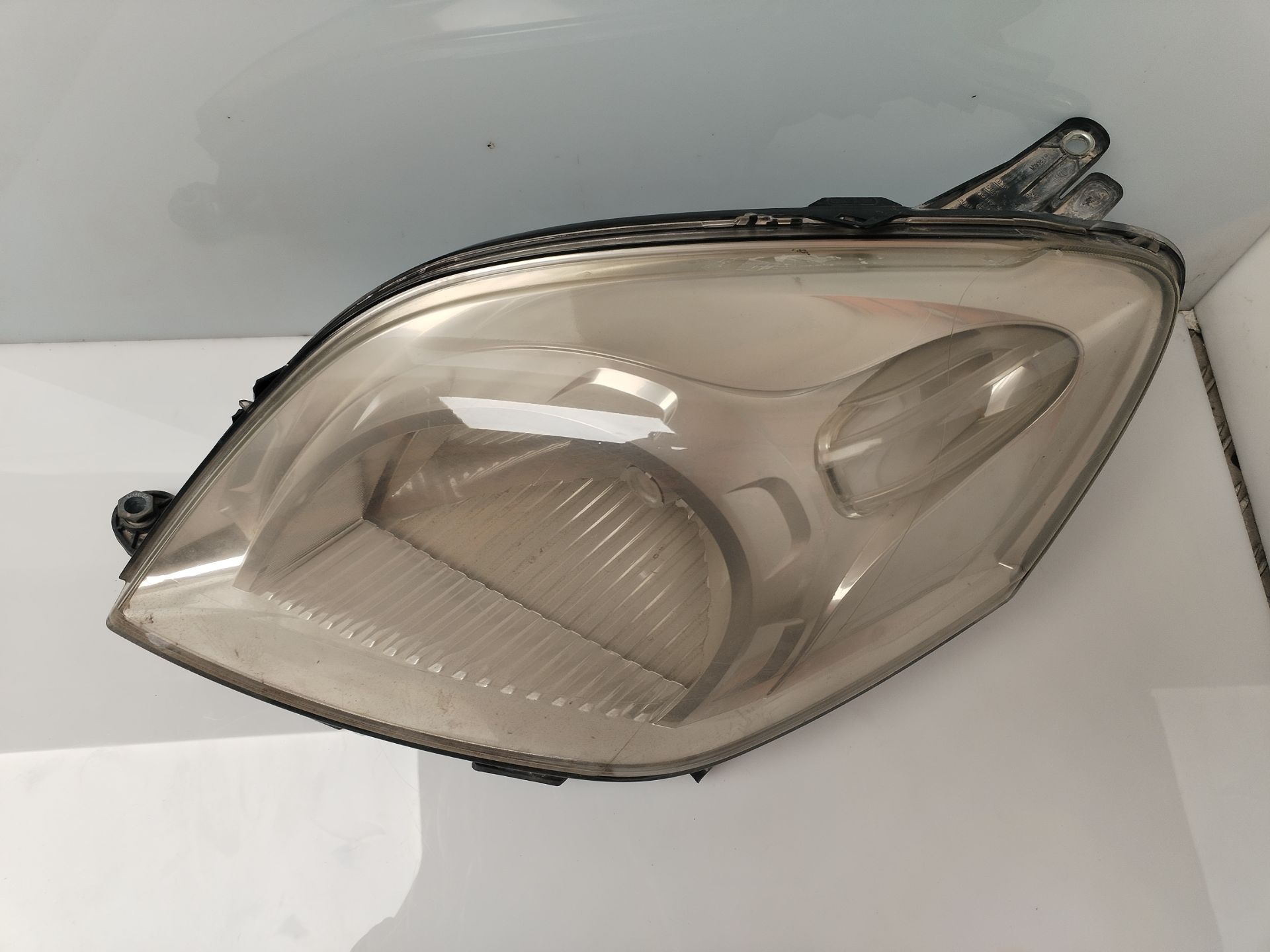 FARO IZQUIERDO 134811