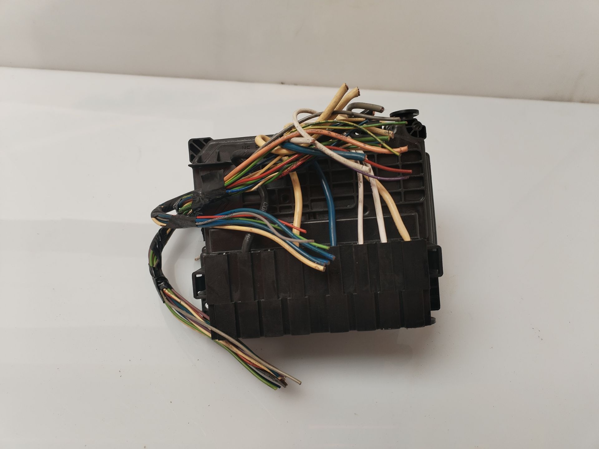 CAJA RELES / FUSIBLES 135383