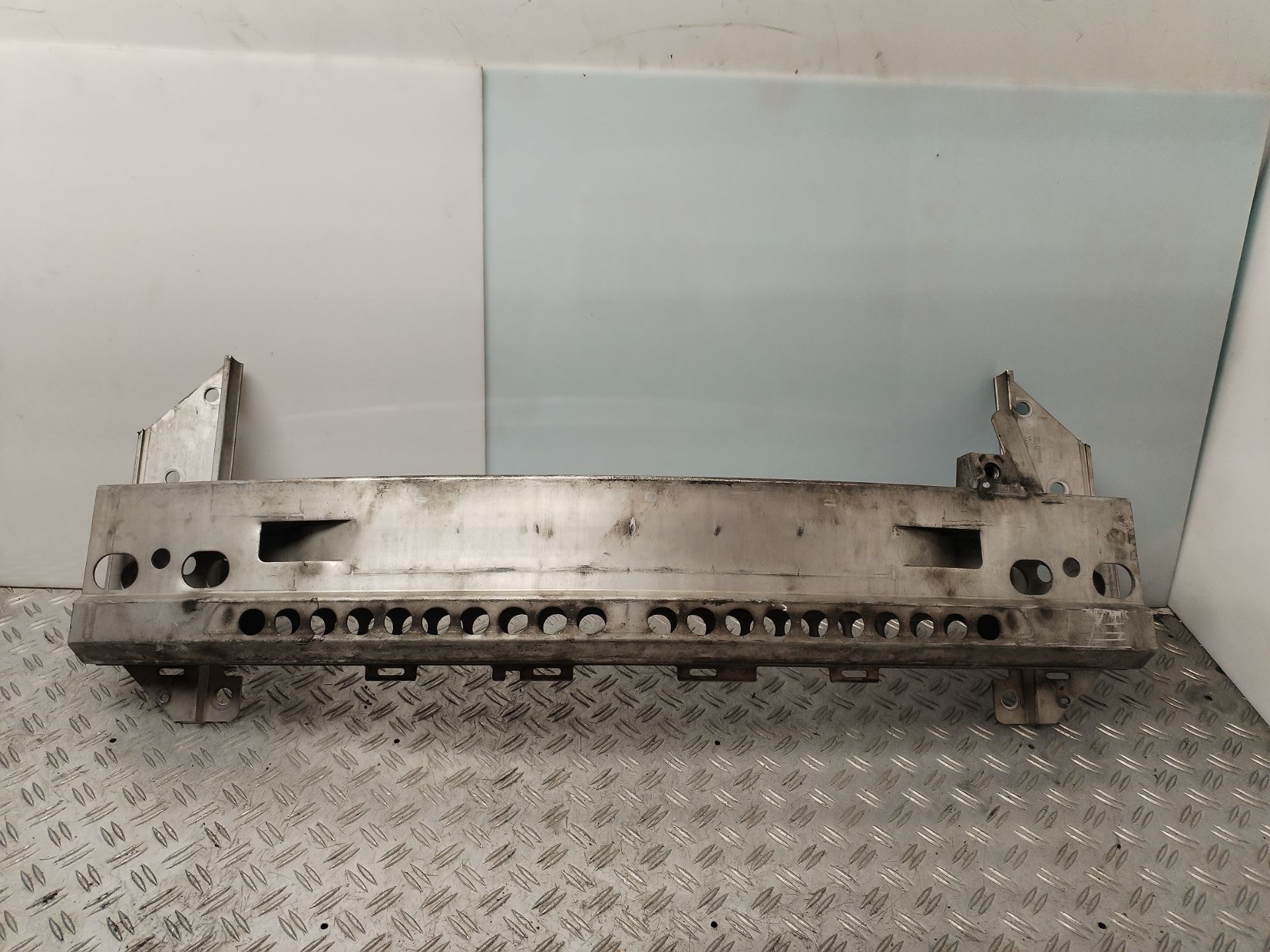 REFUERZO PARAGOLPES DELANTERO 134857