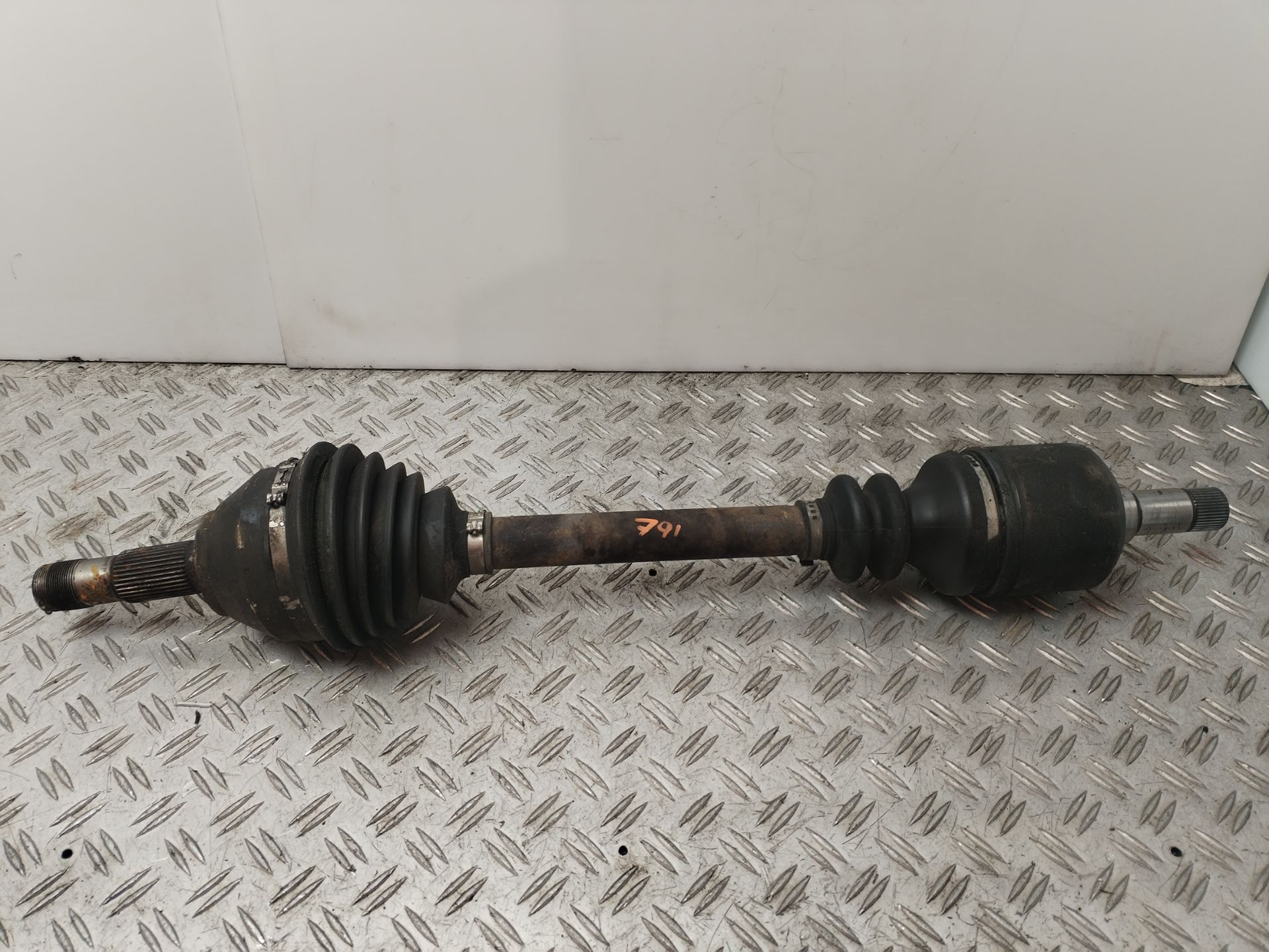 TRANSMISION DELANTERA IZQUIERDA 135316