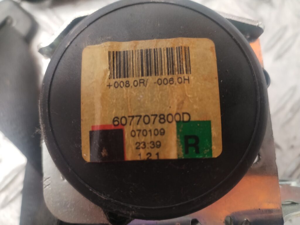 CINTURON SEGURIDAD DELANTERO DERECHO 133745