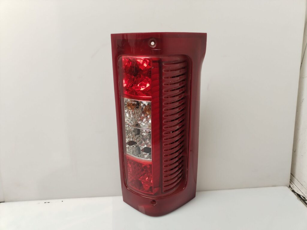 PILOTO TRASERO DERECHO 135590