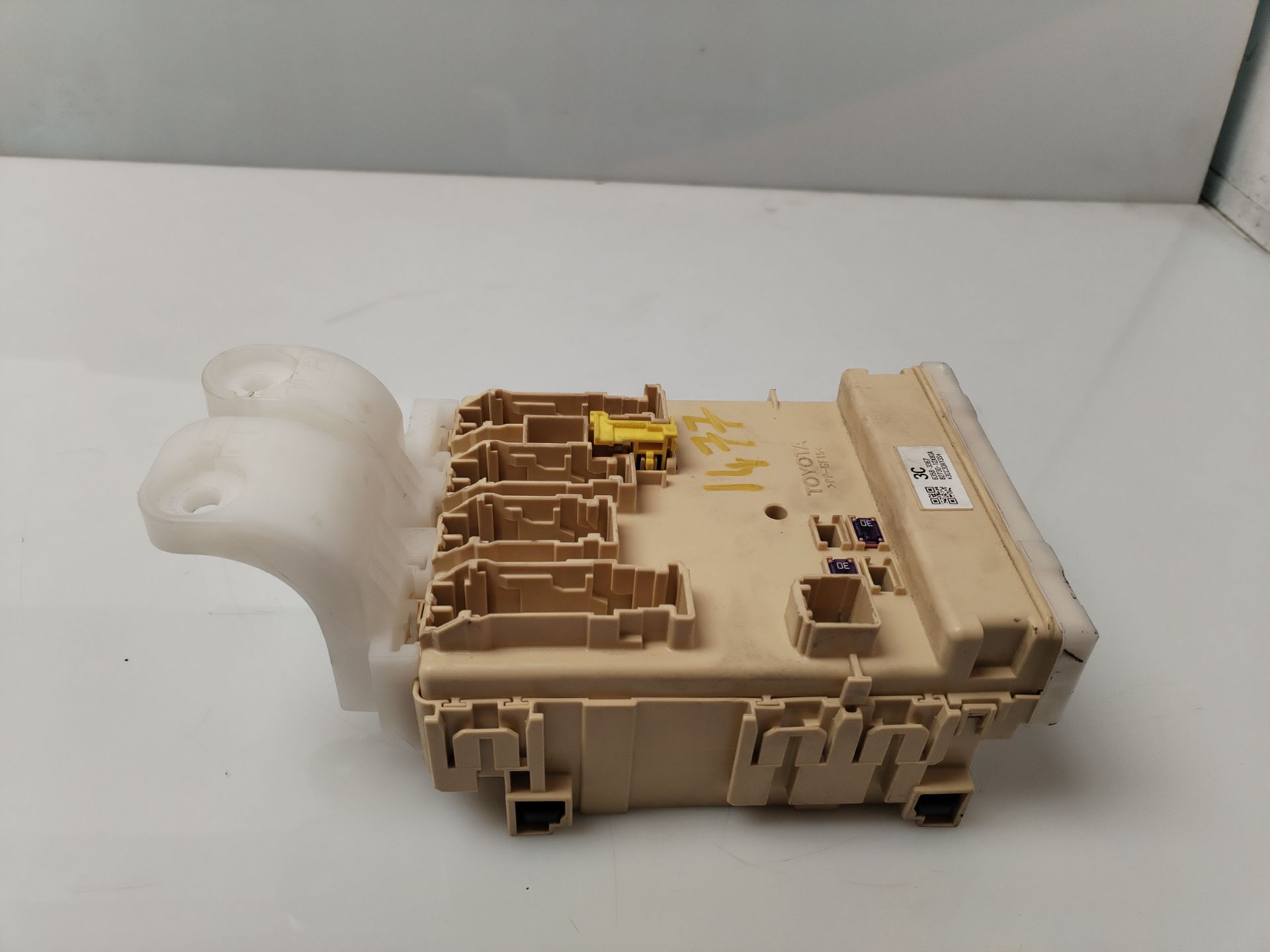 CAJA RELES / FUSIBLES 135023