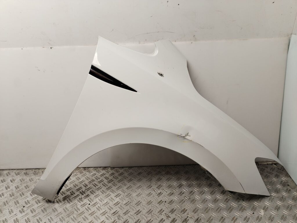 ALETA DELANTERA IZQUIERDA 135592