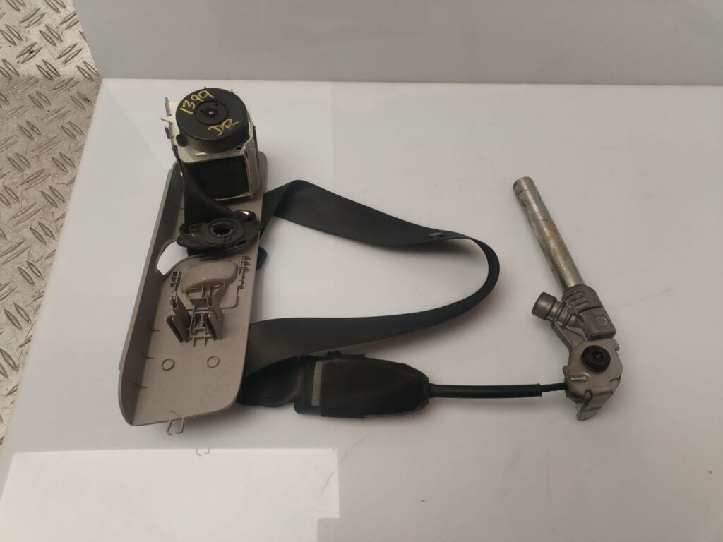 CINTURON SEGURIDAD DELANTERO DERECHO 133745