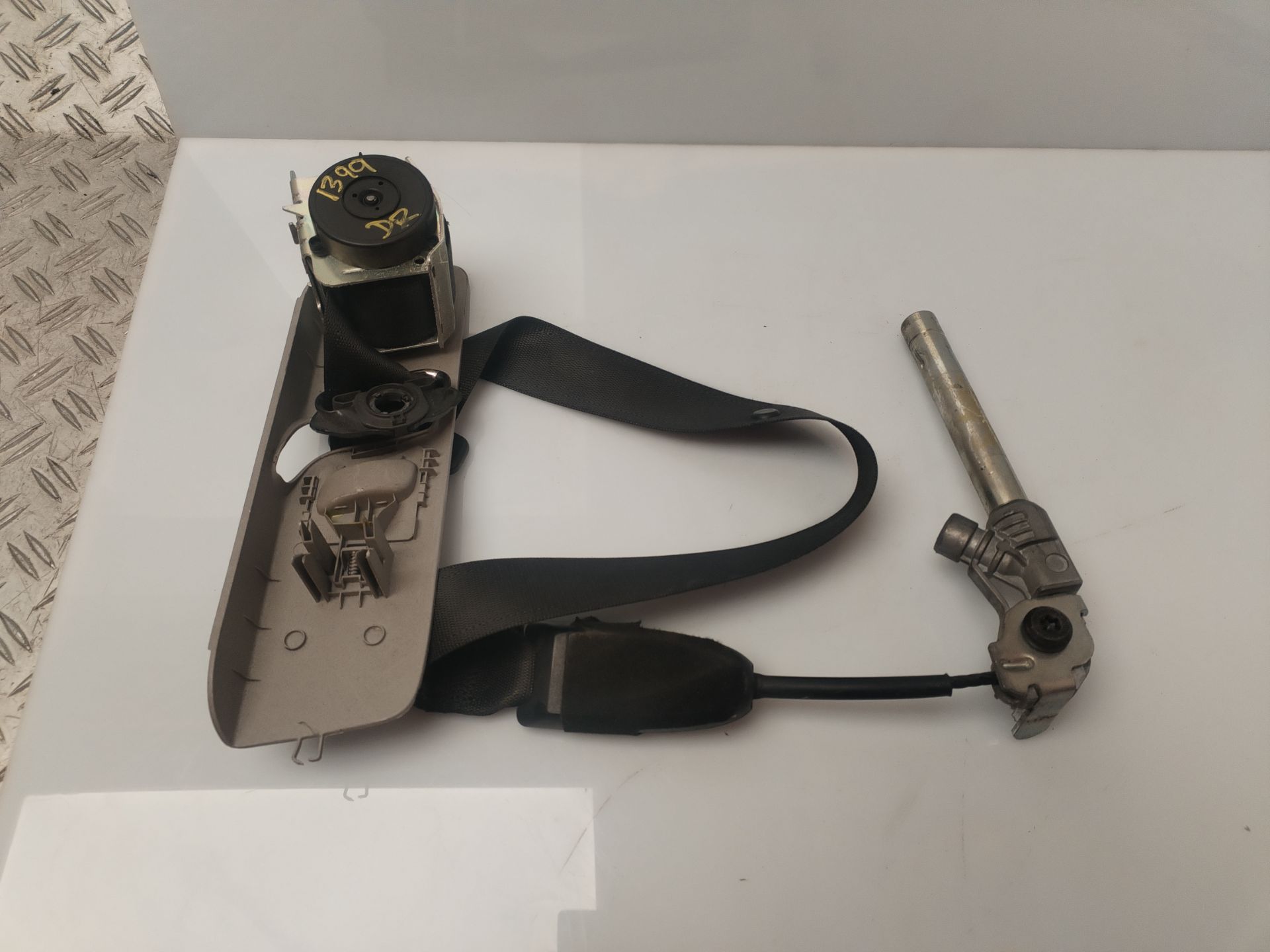 CINTURON SEGURIDAD DELANTERO DERECHO 133745