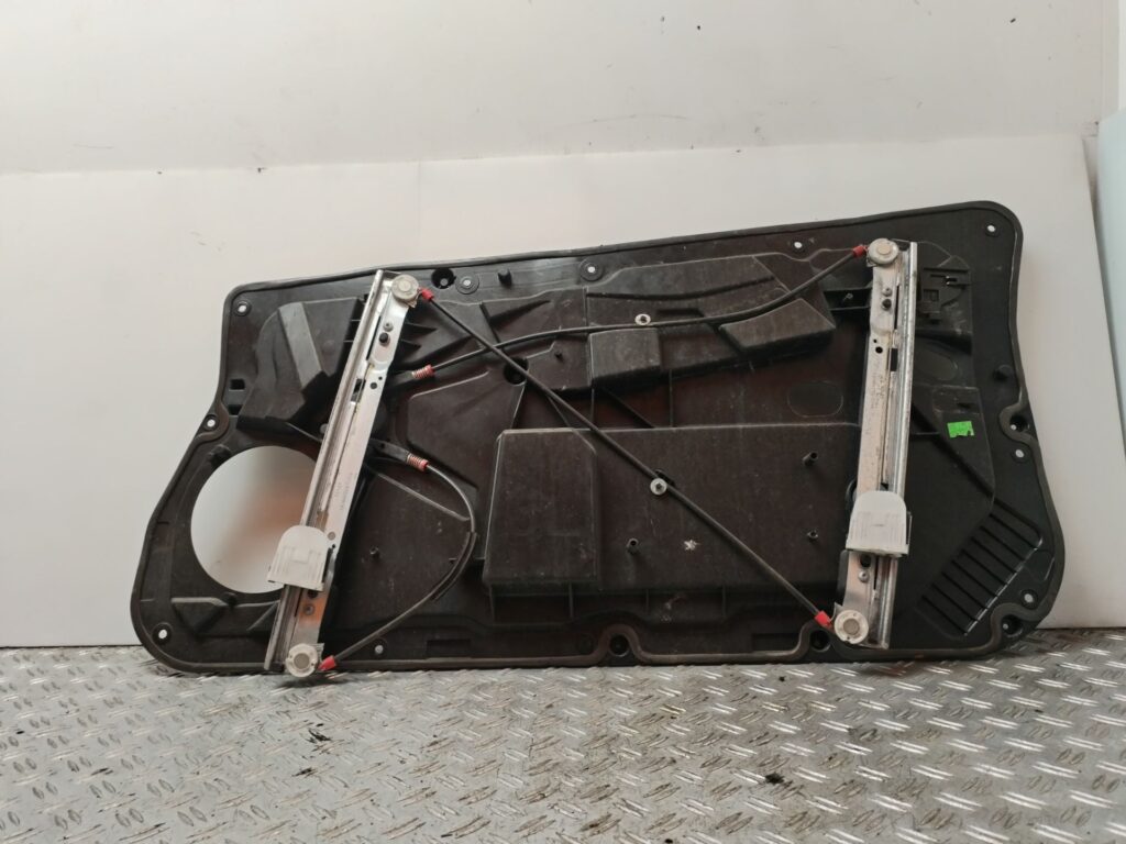 ELEVALUNAS DELANTERO IZQUIERDO 135773