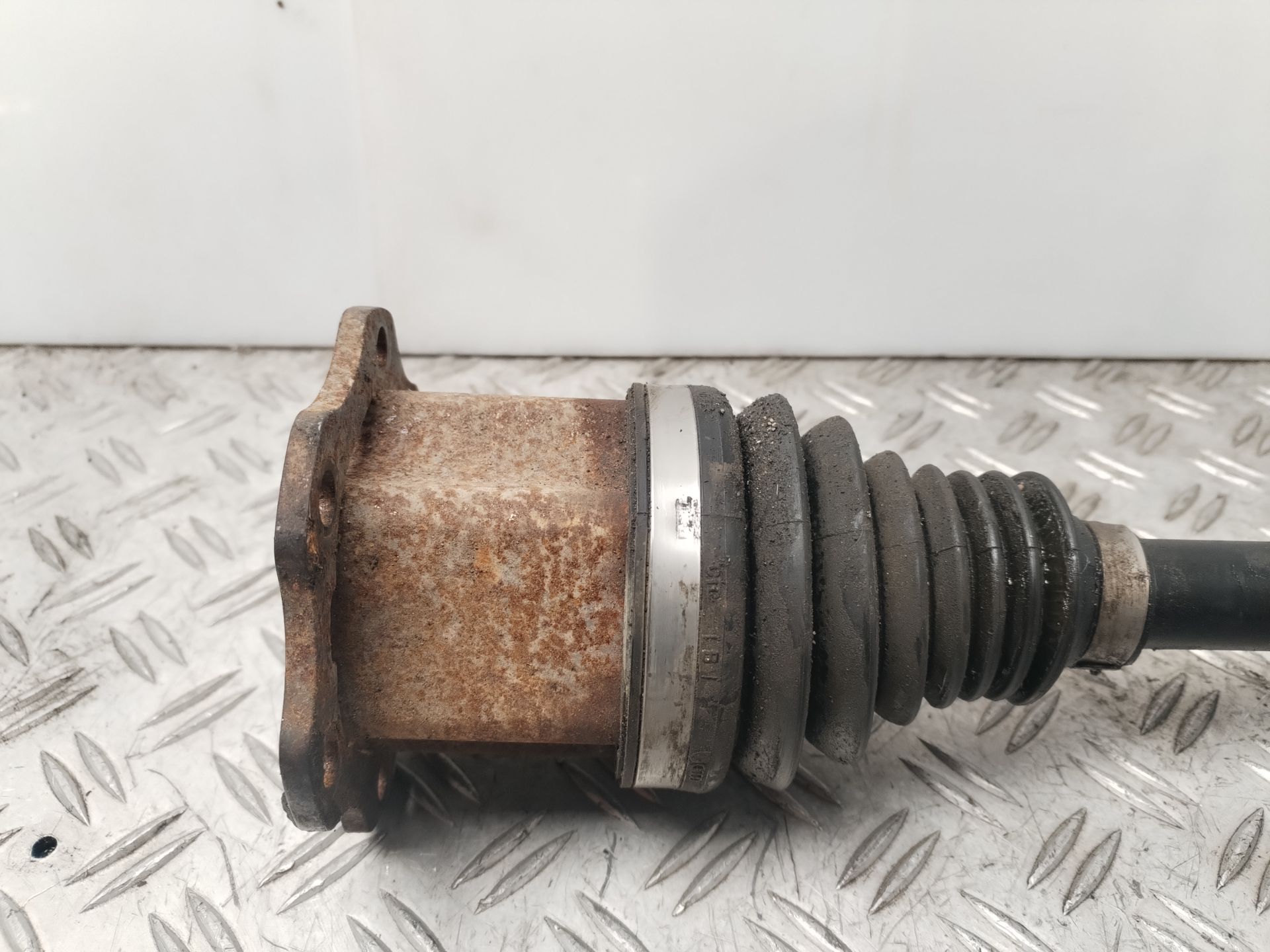 TRANSMISION DELANTERA IZQUIERDA 135480