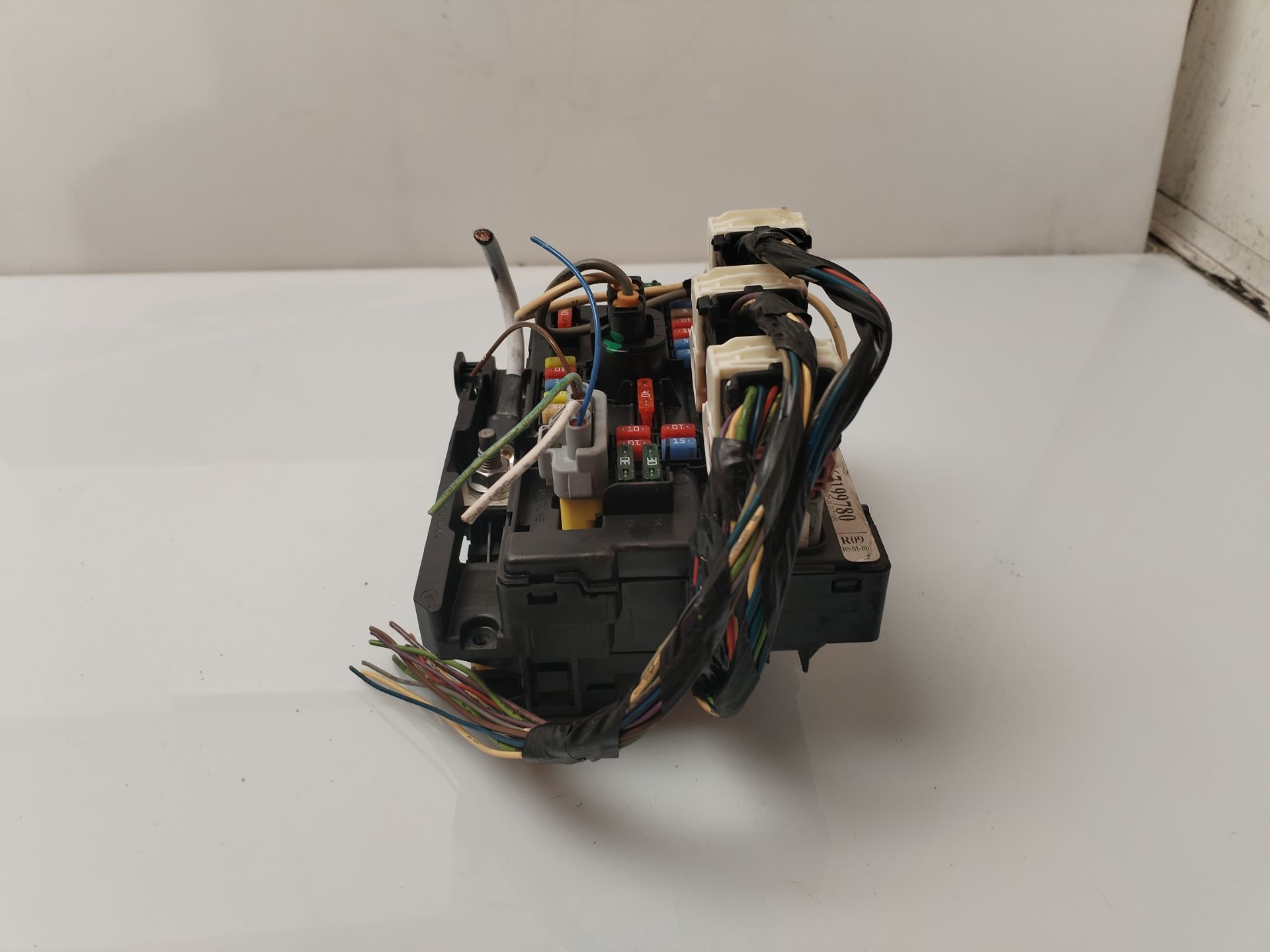 CAJA RELES / FUSIBLES 135383