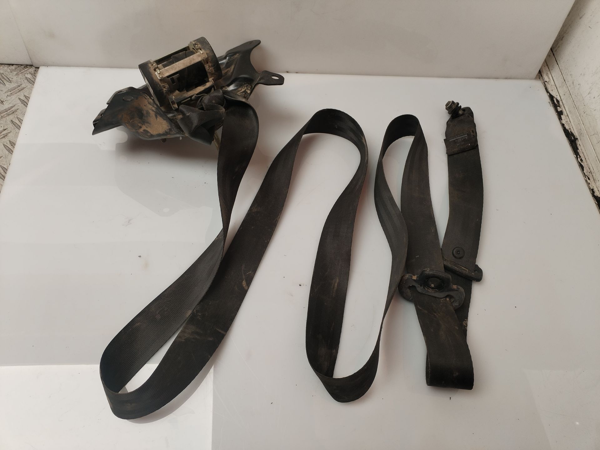 CINTURON SEGURIDAD TRASERO IZQUIERDO 135448