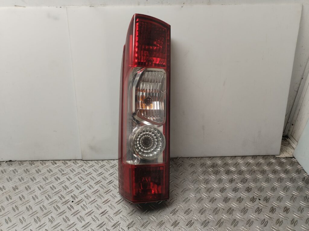 PILOTO TRASERO IZQUIERDO 135235