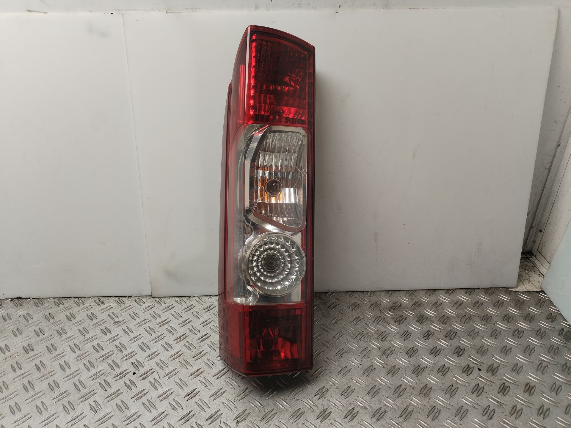 PILOTO TRASERO IZQUIERDO 135235