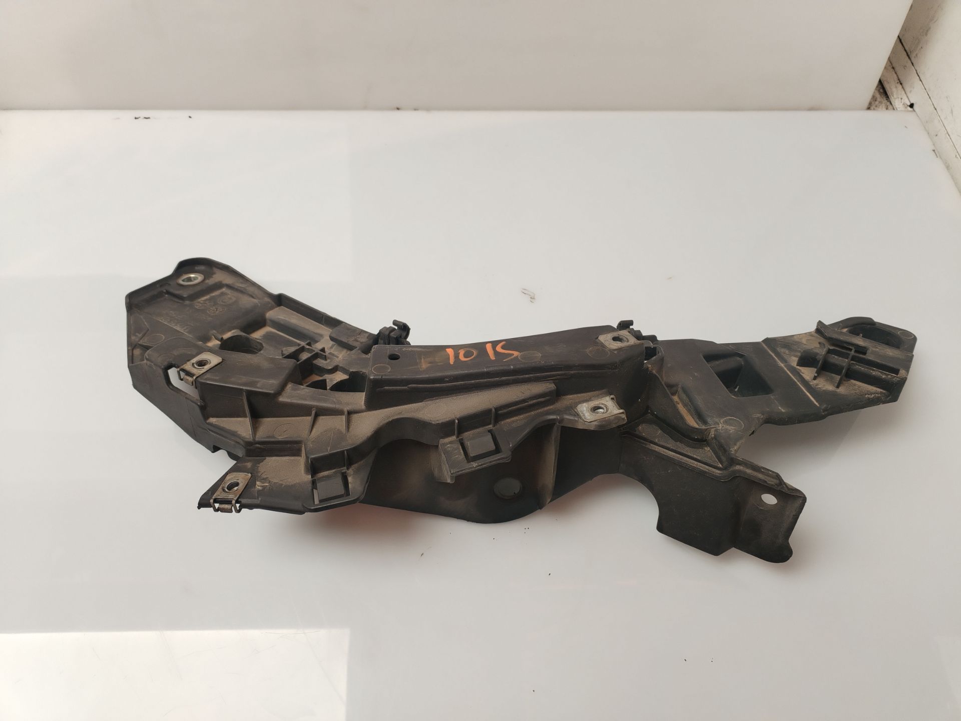 SOPORTE FARO IZQUIERDO 135605