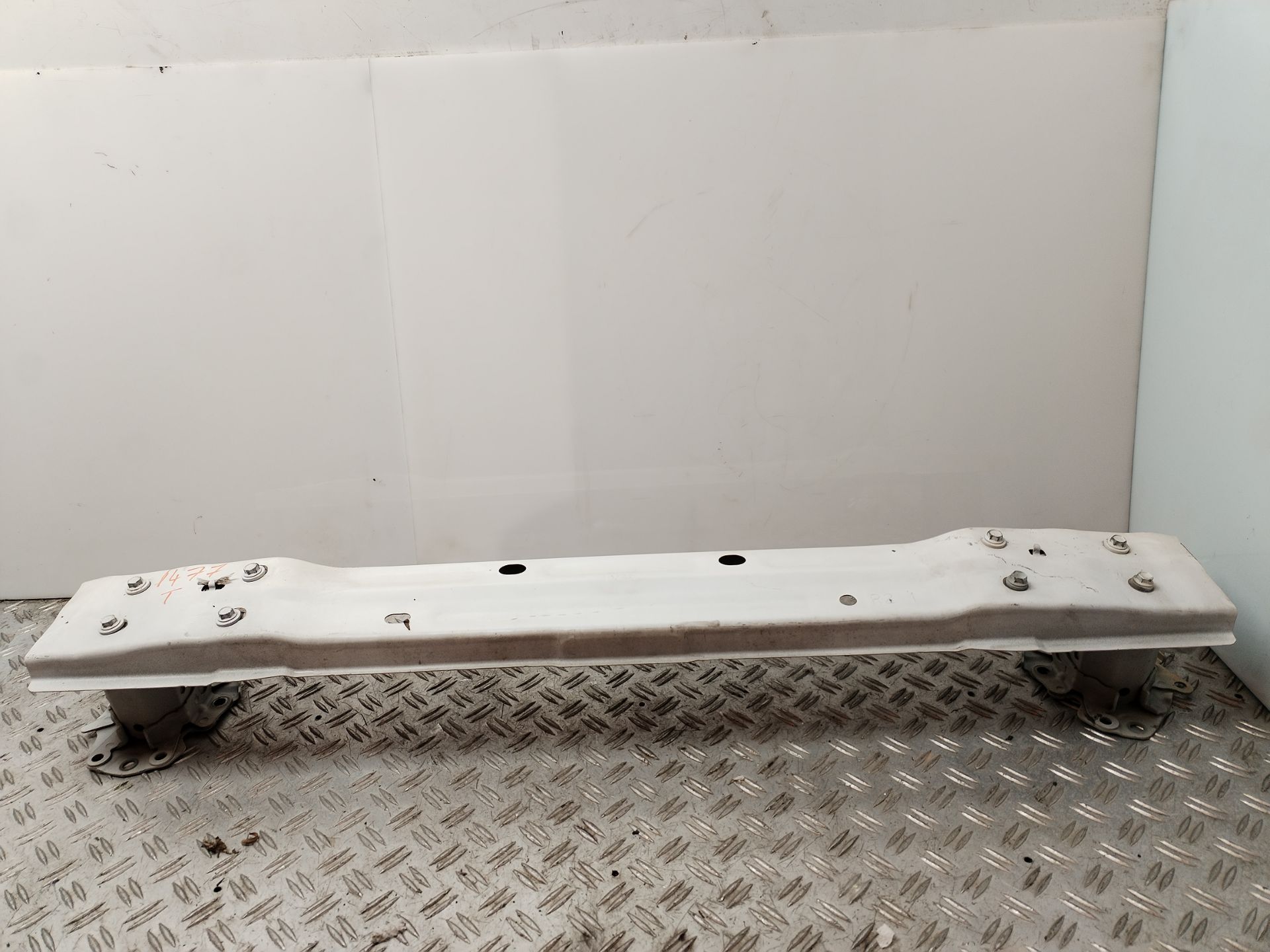 REFUERZO PARAGOLPES TRASERO 135625