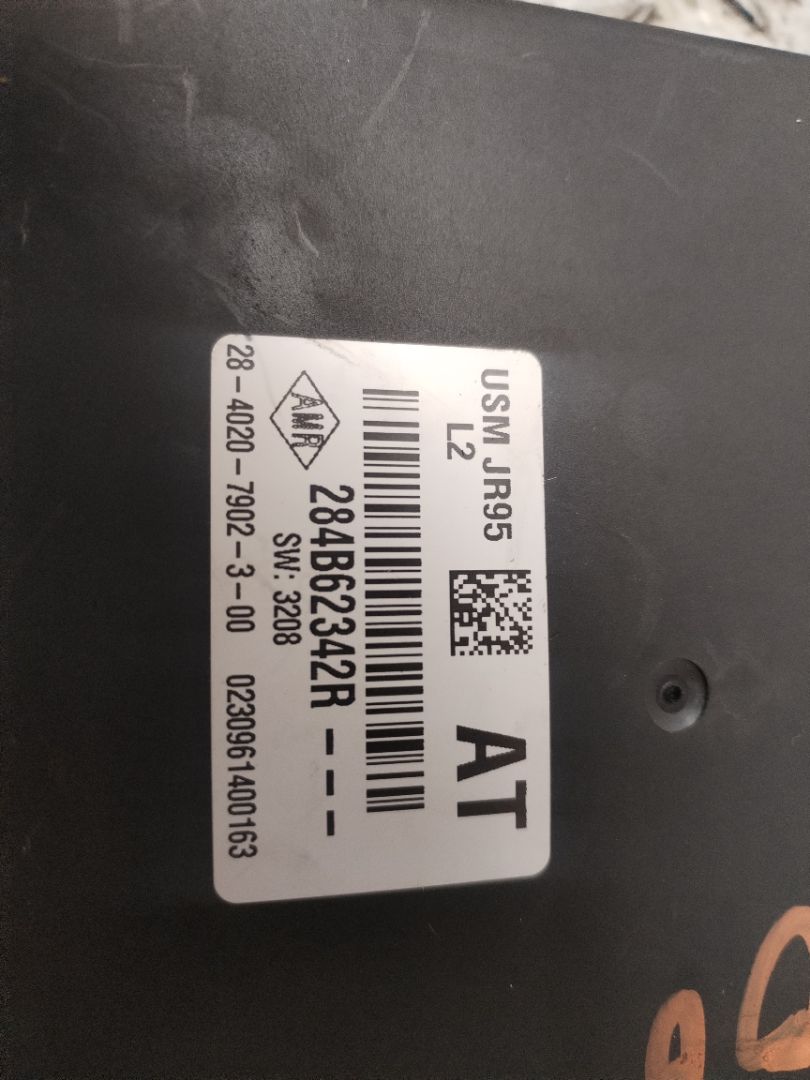 CAJA RELES / FUSIBLES 135722