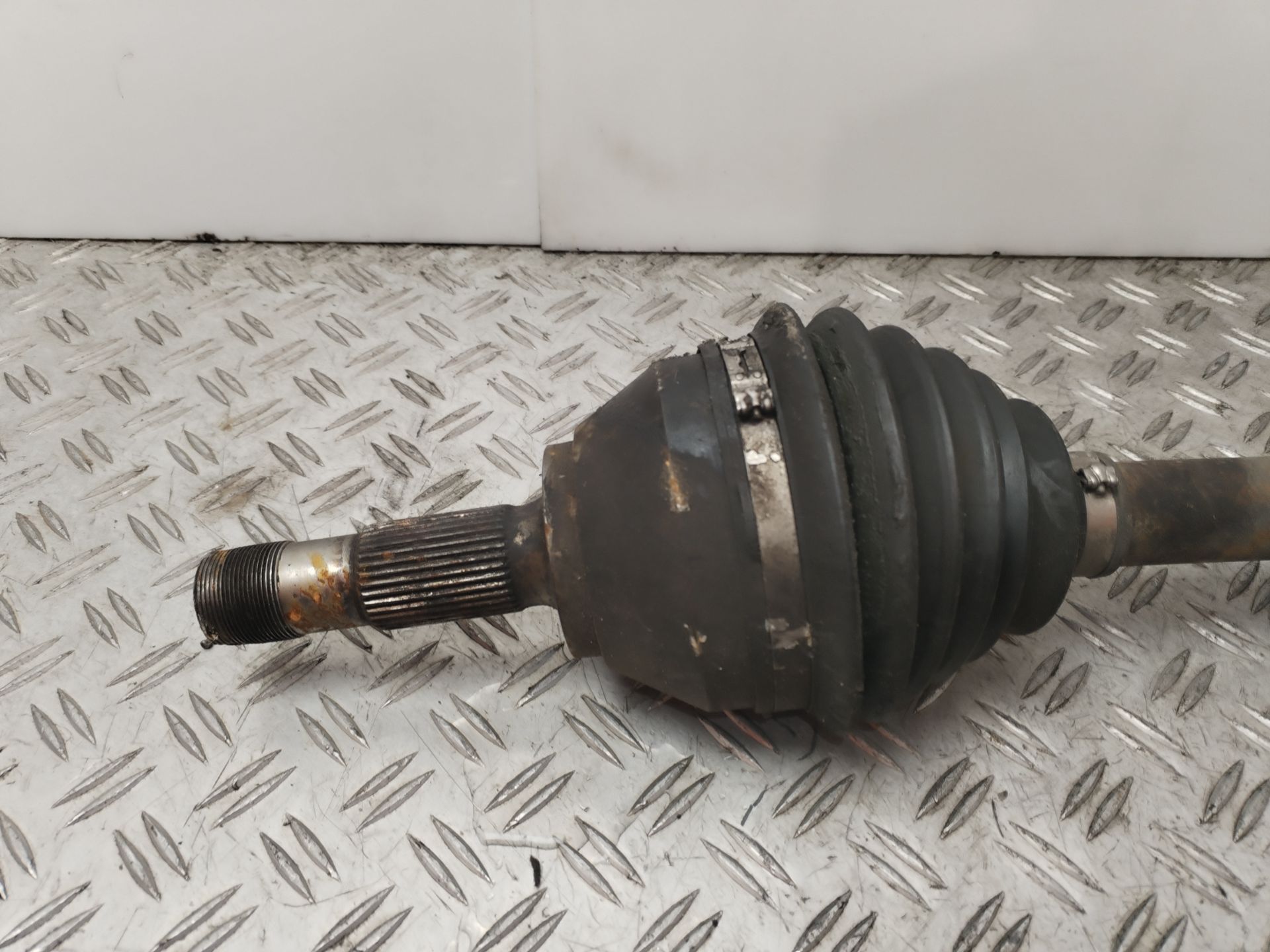 TRANSMISION DELANTERA IZQUIERDA 135316